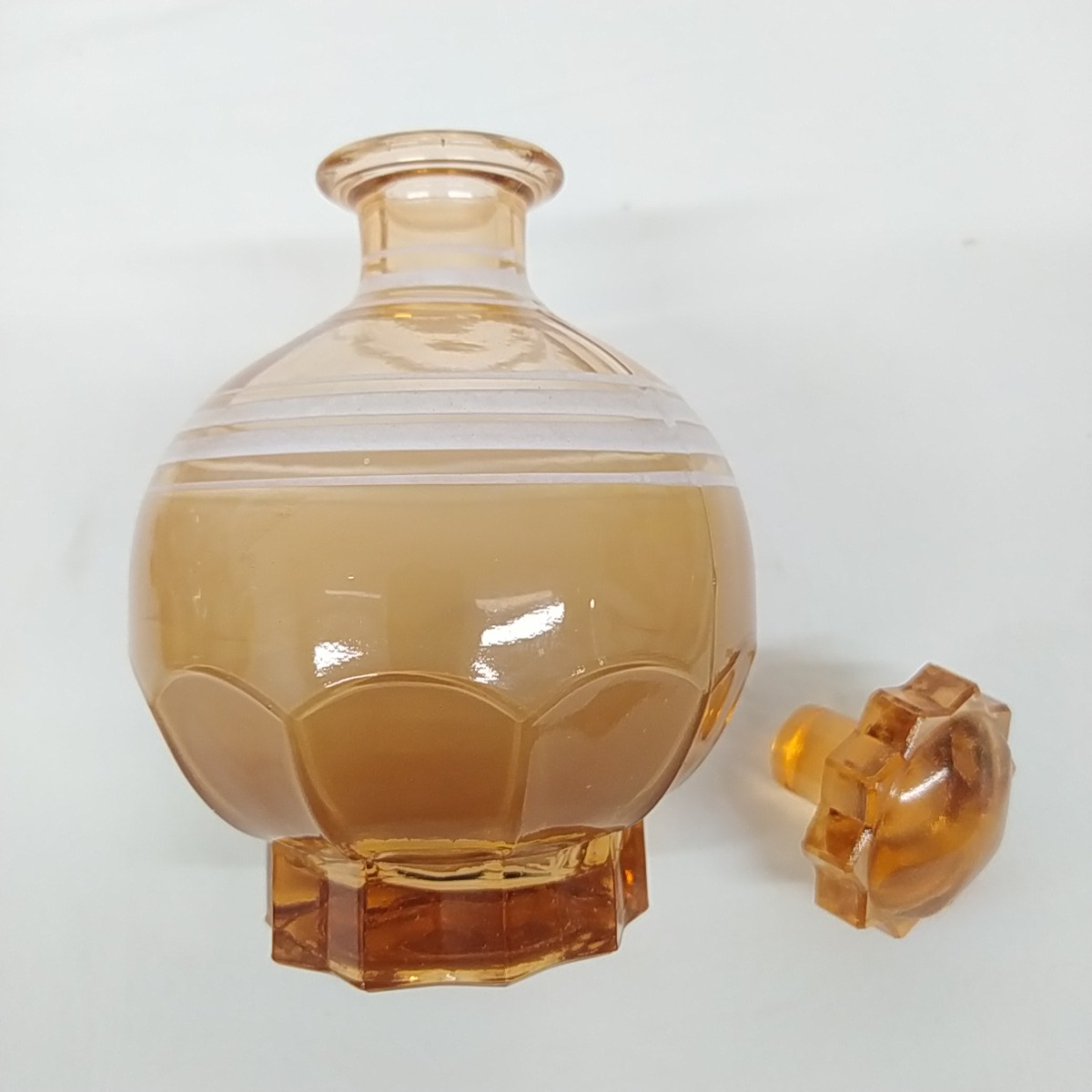 Voir photo 3 de Carafe à liqueur + 6 verres en verre ambré Carafe à liqueur + 6 verres en verre ambré Très bon état reconditionné photo 3