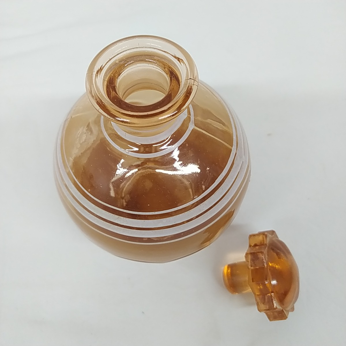 Voir photo 4 de Carafe à liqueur + 6 verres en verre ambré Carafe à liqueur + 6 verres en verre ambré Très bon état reconditionné photo 4