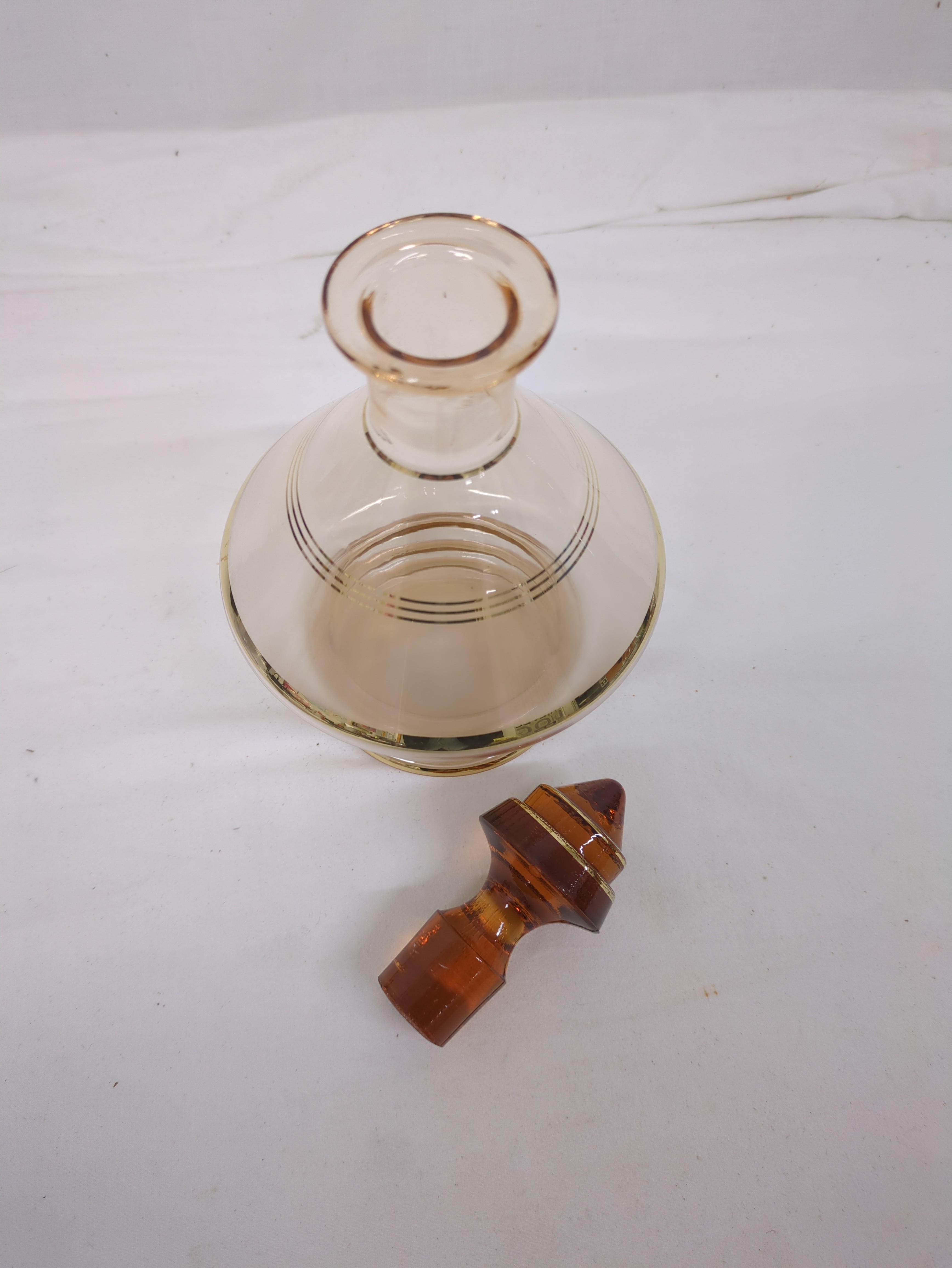 Voir photo 2 de Carafe à liqueur en verre ambré Carafe à liqueur en verre ambré Très bon état reconditionné photo 2