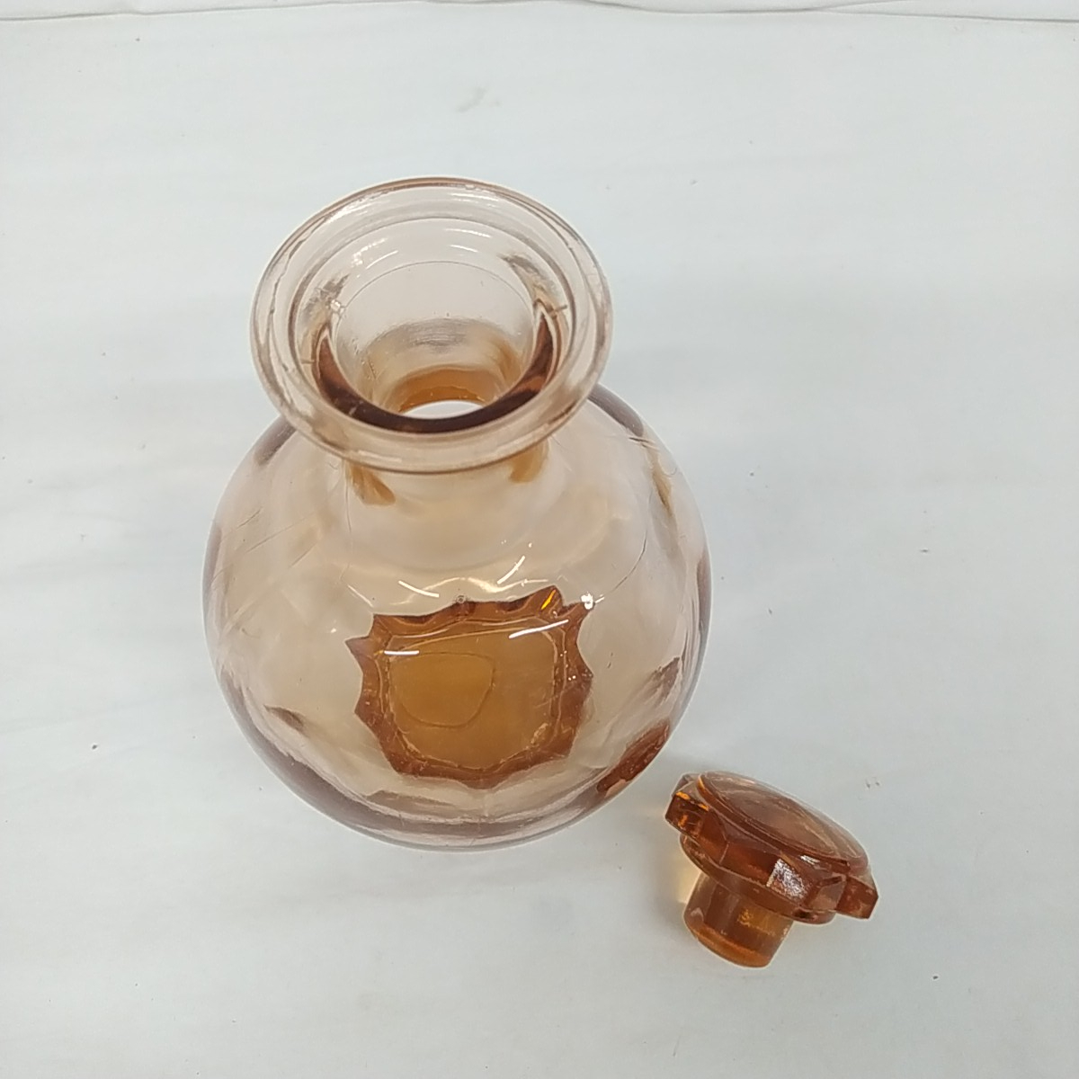 Voir photo 2 de Carafe à liqueur en verre ambré Carafe à liqueur en verre ambré Bon état reconditionné photo 2