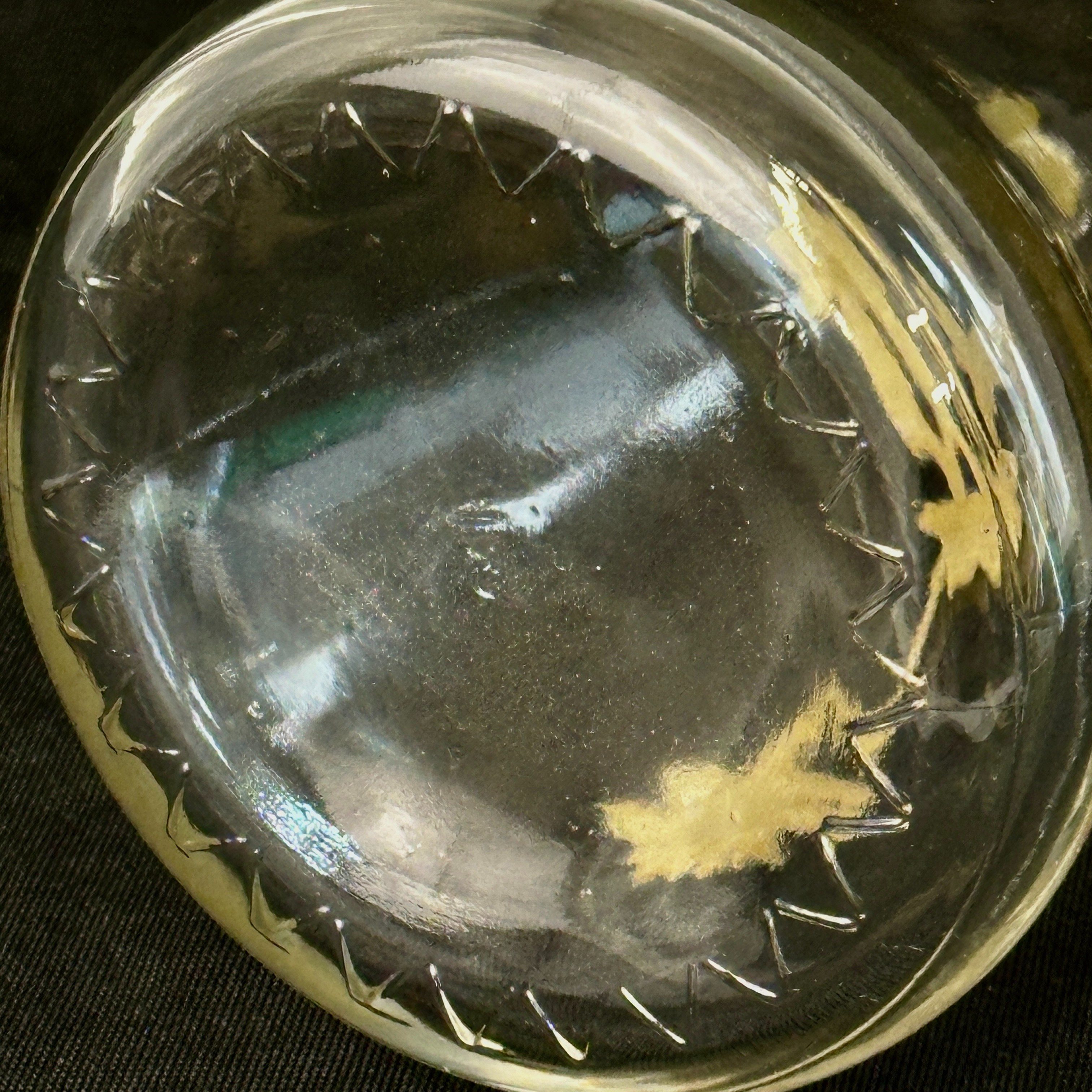 Voir photo 10 de Carafe à liqueur en verre décor floral en étain Carafe à liqueur en verre décor floral en étain Bon état reconditionné photo 10