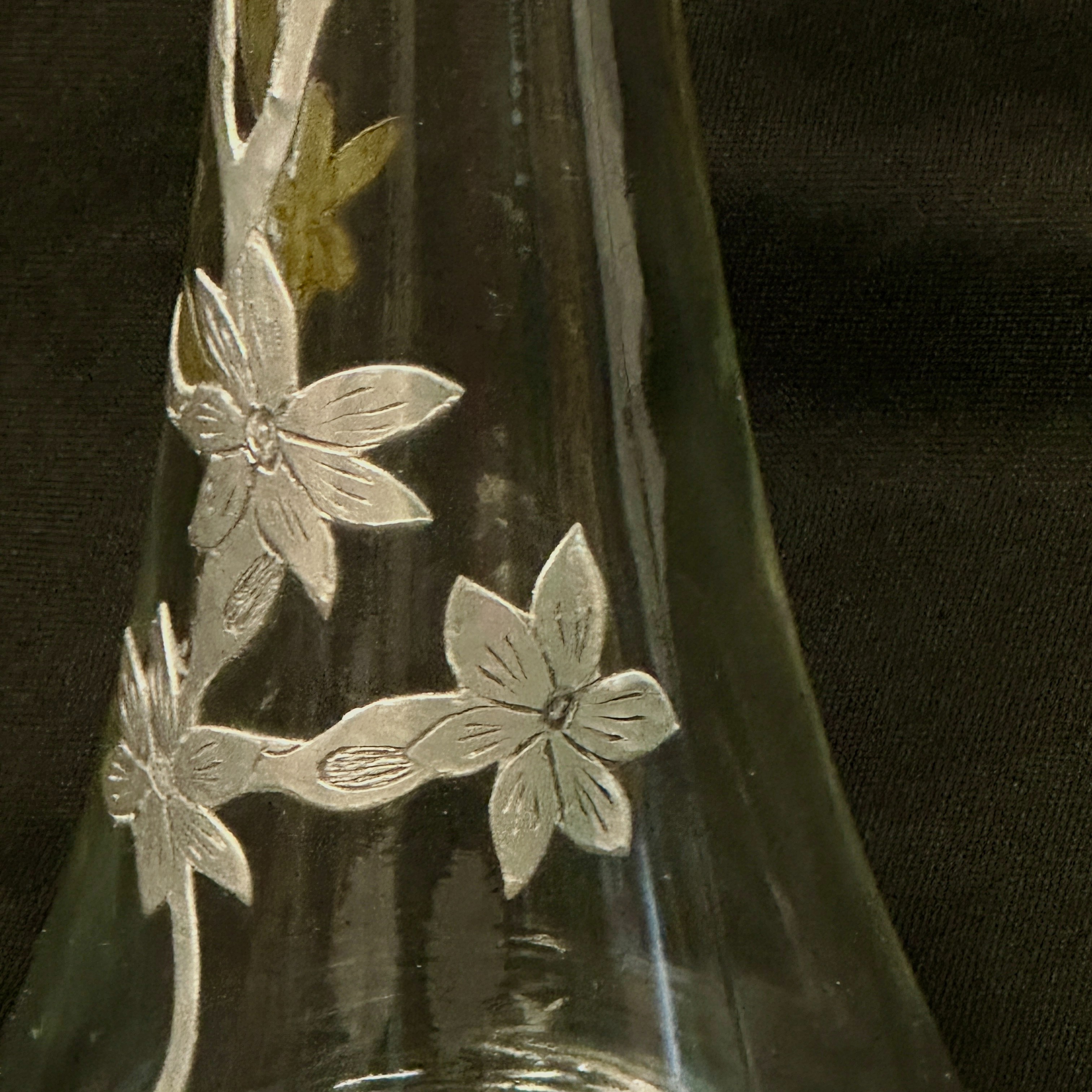 Voir photo 12 de Carafe à liqueur en verre décor floral en étain Carafe à liqueur en verre décor floral en étain Bon état reconditionné photo 12