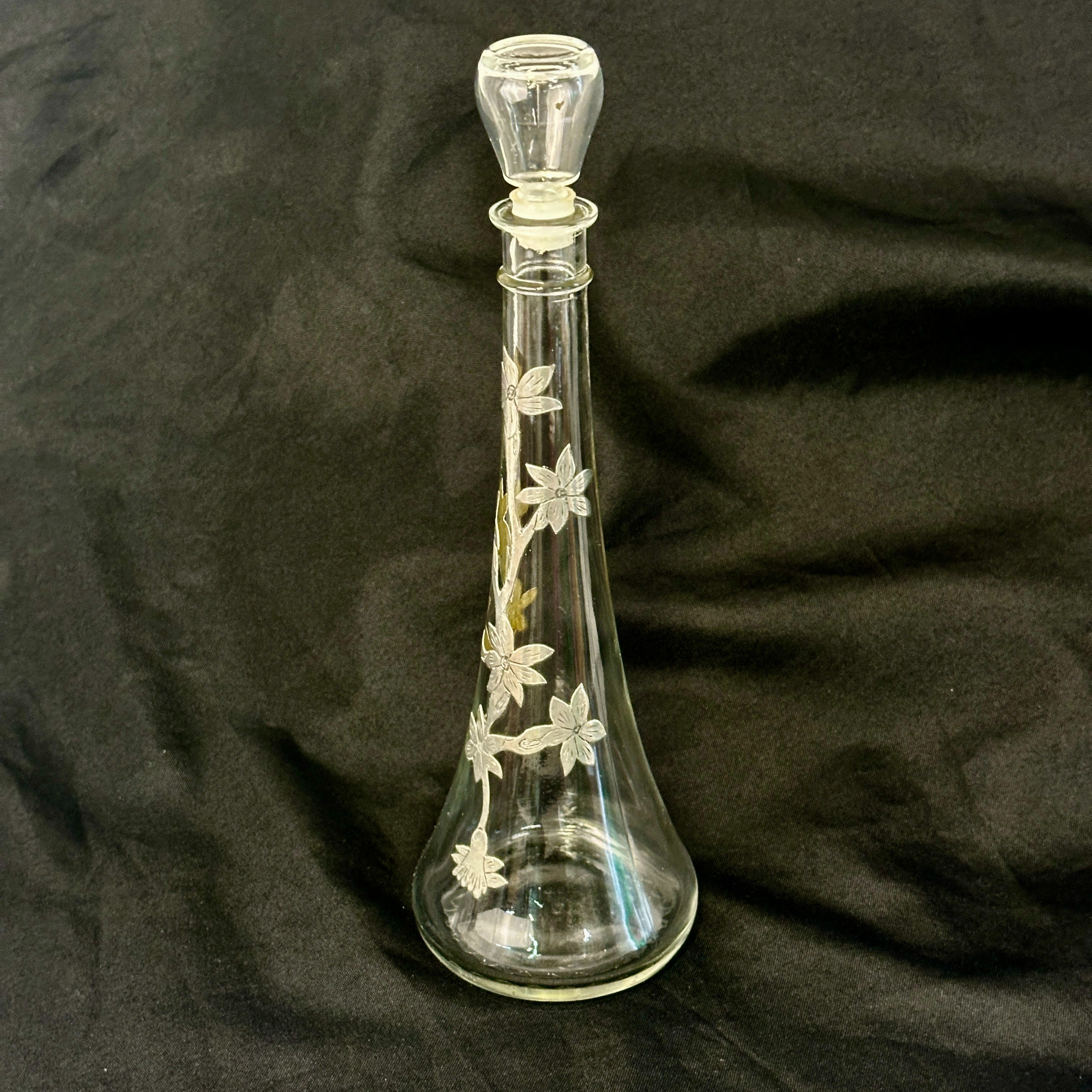 Voir photo 7 de Carafe à liqueur en verre décor floral en étain Carafe à liqueur en verre décor floral en étain Bon état reconditionné photo 7