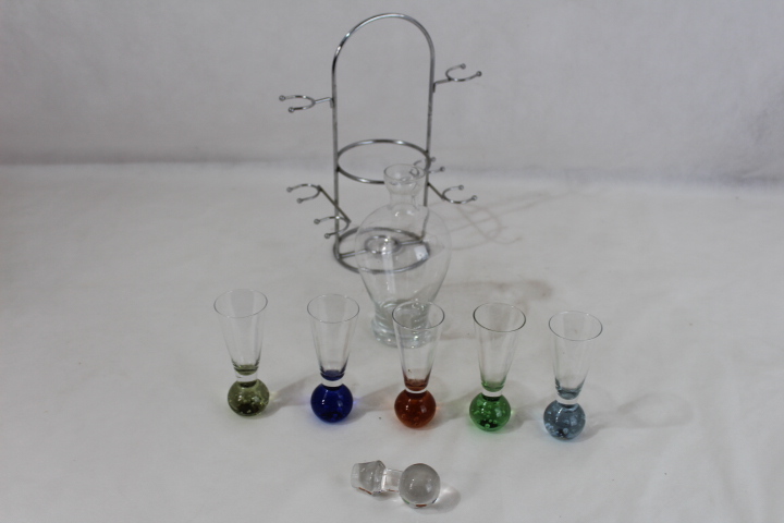 Voir photo 6 de Carafe à liqueur plus 5 verres sur socle en acier Carafe à liqueur plus 5 verres sur socle en acier Très bon état reconditionné photo 6