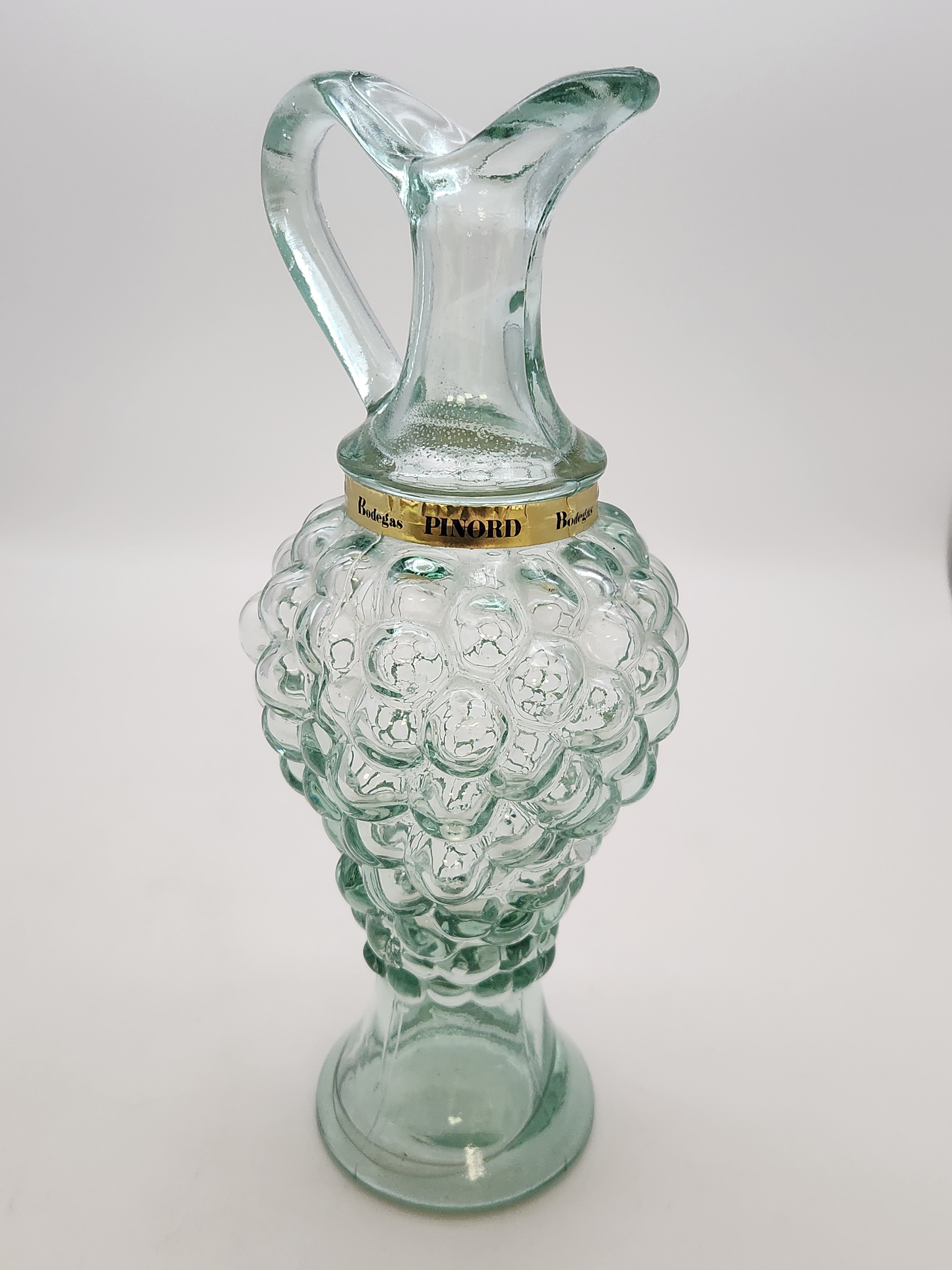 Voir photo 6 de Carafe à vin en verre de couleur verte avec ses formes géométriques accompagné de ses quatre verres à champagne Carafe à vin en verre de couleur verte avec ses formes géométriques accompagné de ses quatre verres à champagne Très bon état reconditionné photo 6