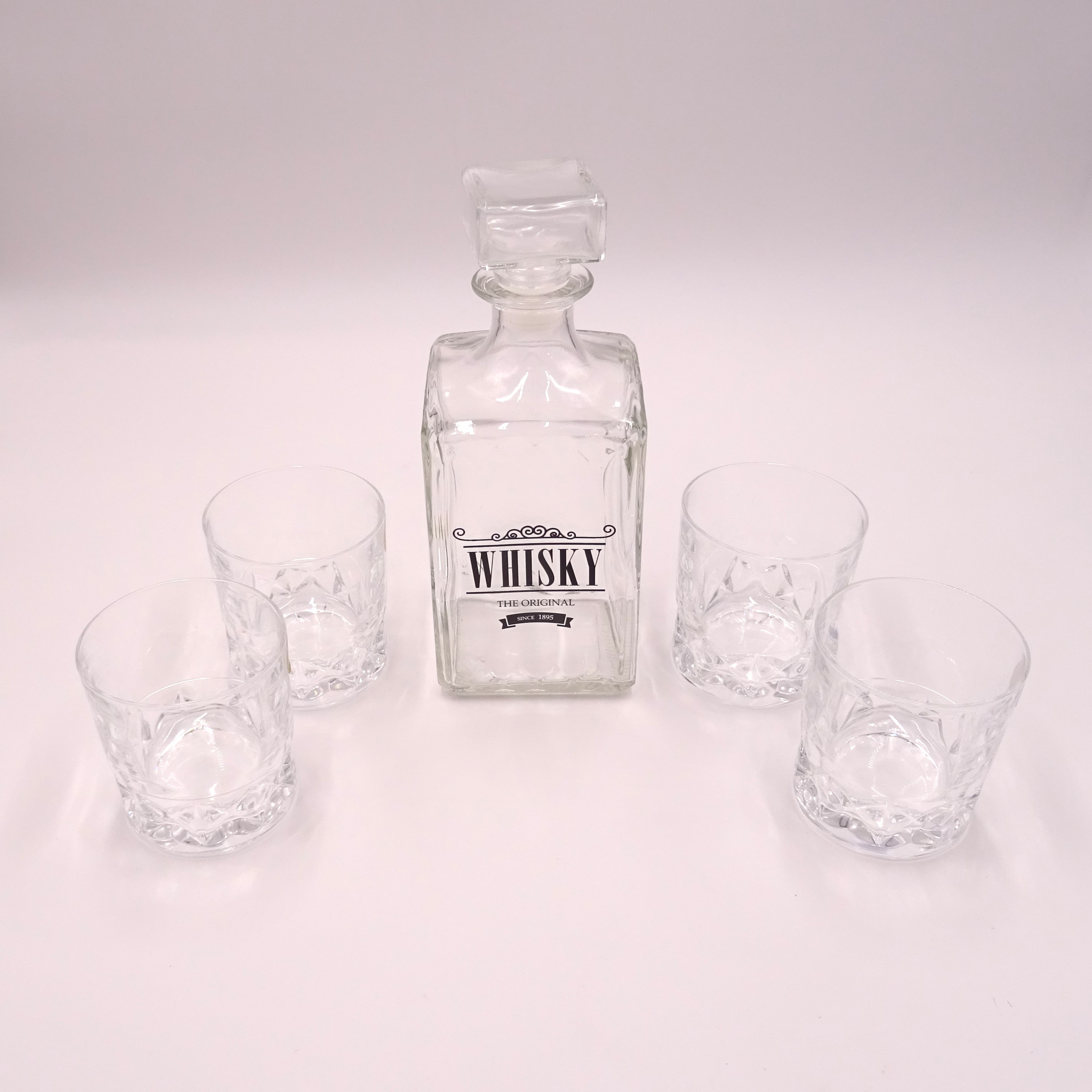 Voir photo 2 de Carafe à Whisky, ses 4 verres et livre sur les whiskies du monde Carafe à Whisky, ses 4 verres et livre sur les whiskies du monde Bon état reconditionné photo 2