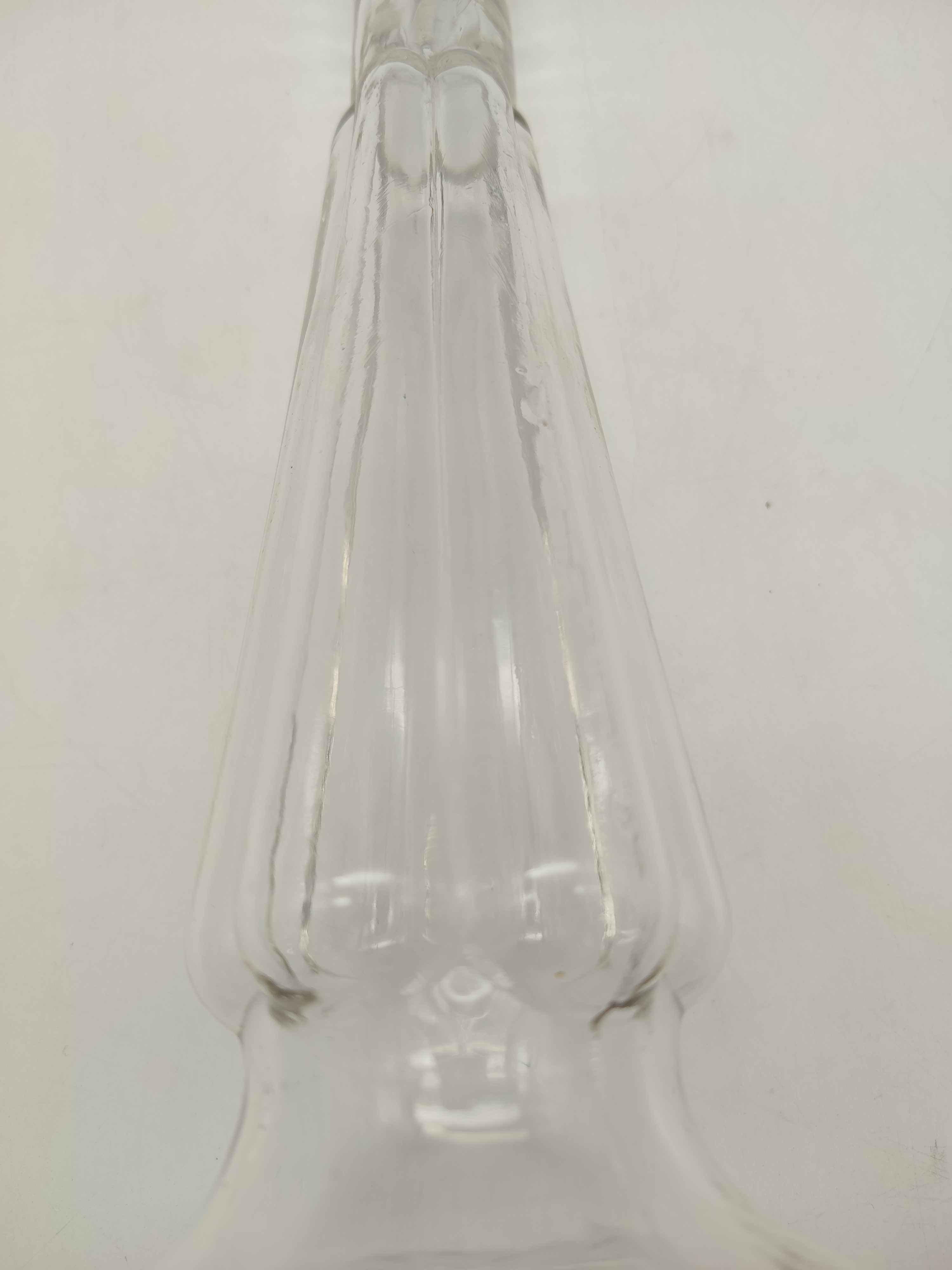 Voir photo 11 de Carafe galbée et long col en verre pressé moulé + 6 Verres à vin + 6 Verres à liqueur cristal d’Arques Carafe galbée et long col en verre pressé moulé + 6 Verres à vin + 6 Verres à liqueur cristal d’Arques Très bon état reconditionné photo 11