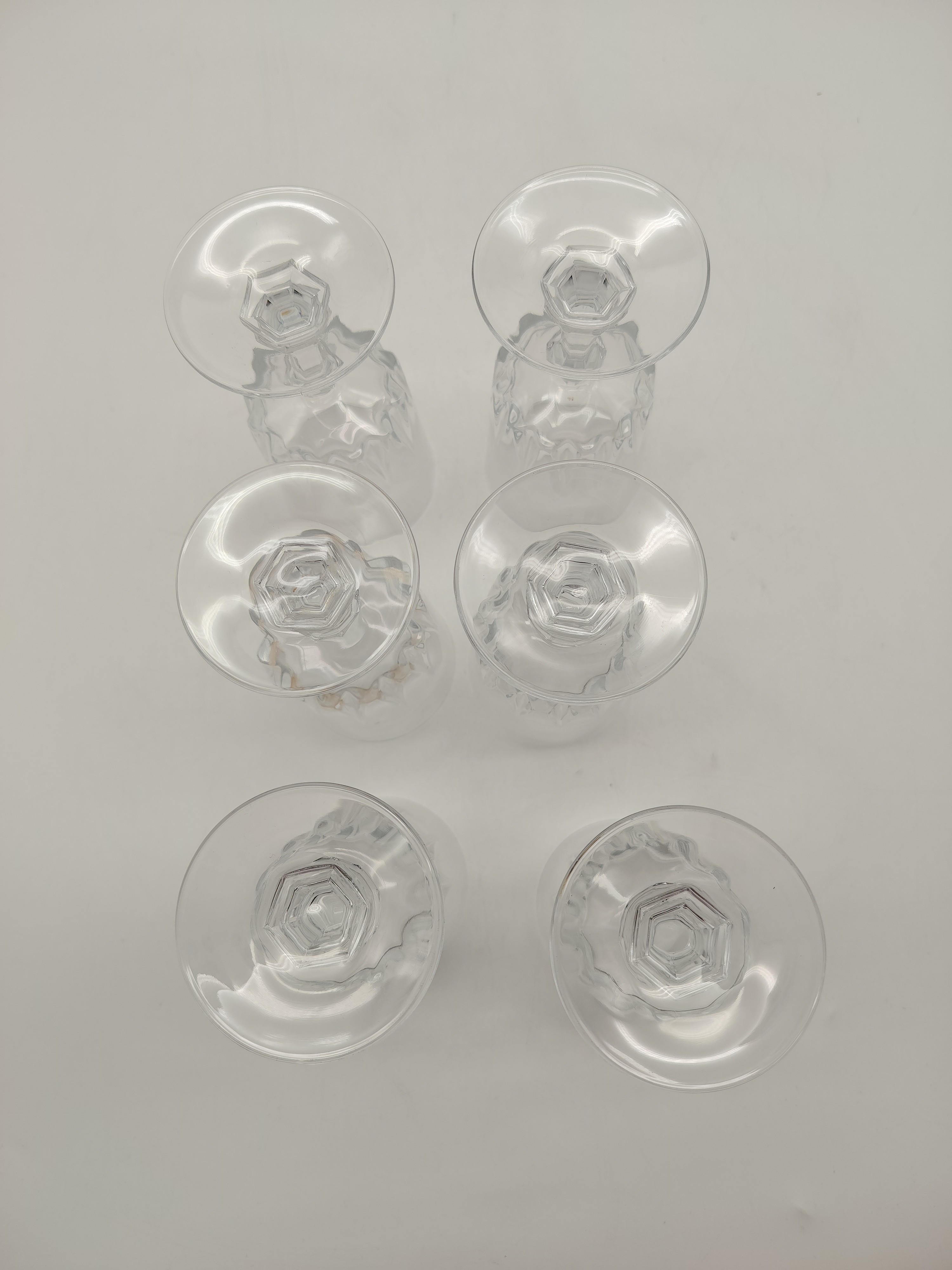 Voir photo 15 de Carafe galbée et long col en verre pressé moulé + 6 Verres à vin + 6 Verres à liqueur cristal d’Arques Carafe galbée et long col en verre pressé moulé + 6 Verres à vin + 6 Verres à liqueur cristal d’Arques Très bon état reconditionné photo 15