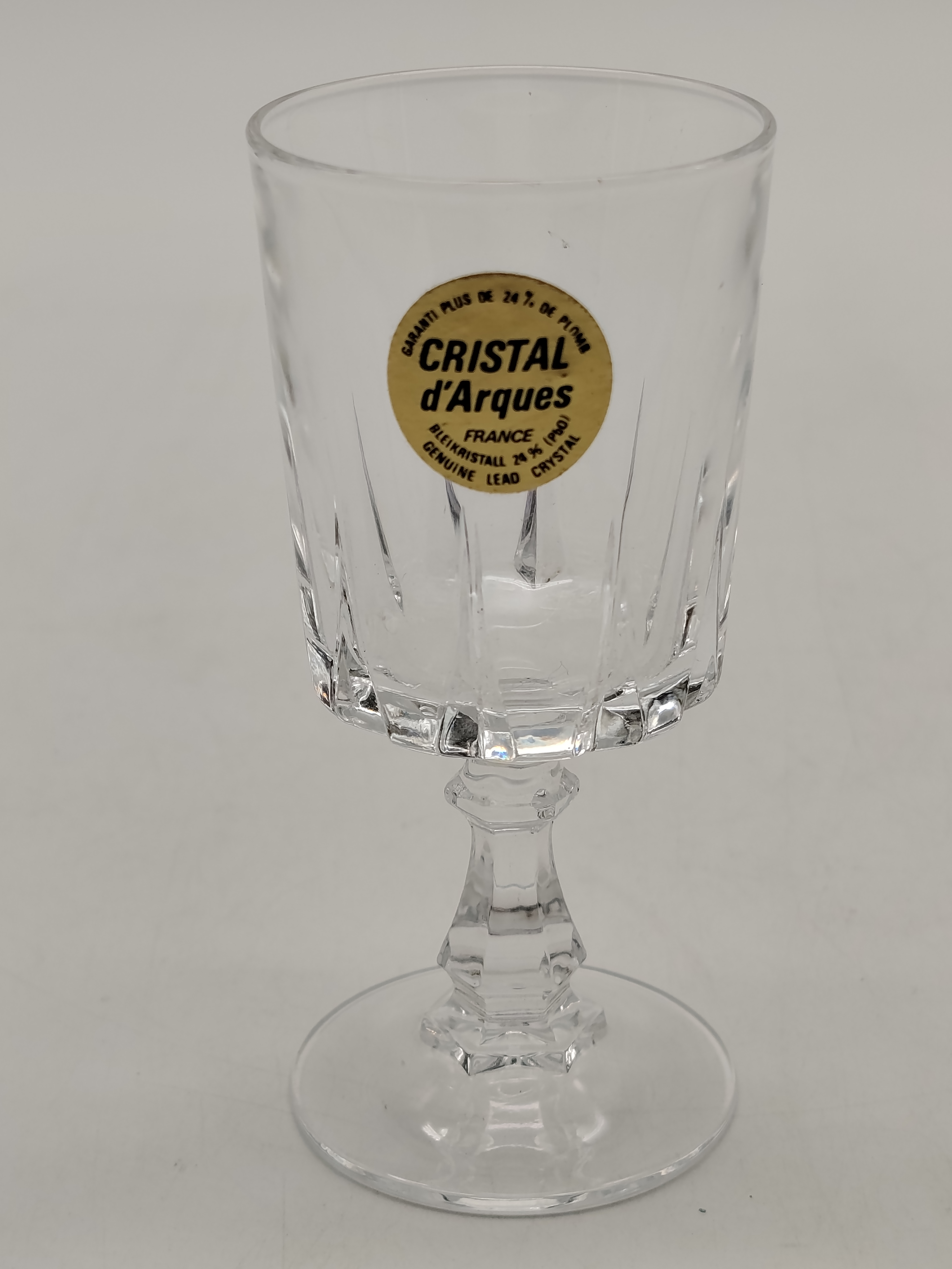 Voir photo 17 de Carafe galbée et long col en verre pressé moulé + 6 Verres à vin + 6 Verres à liqueur cristal d’Arques Carafe galbée et long col en verre pressé moulé + 6 Verres à vin + 6 Verres à liqueur cristal d’Arques Très bon état reconditionné photo 17