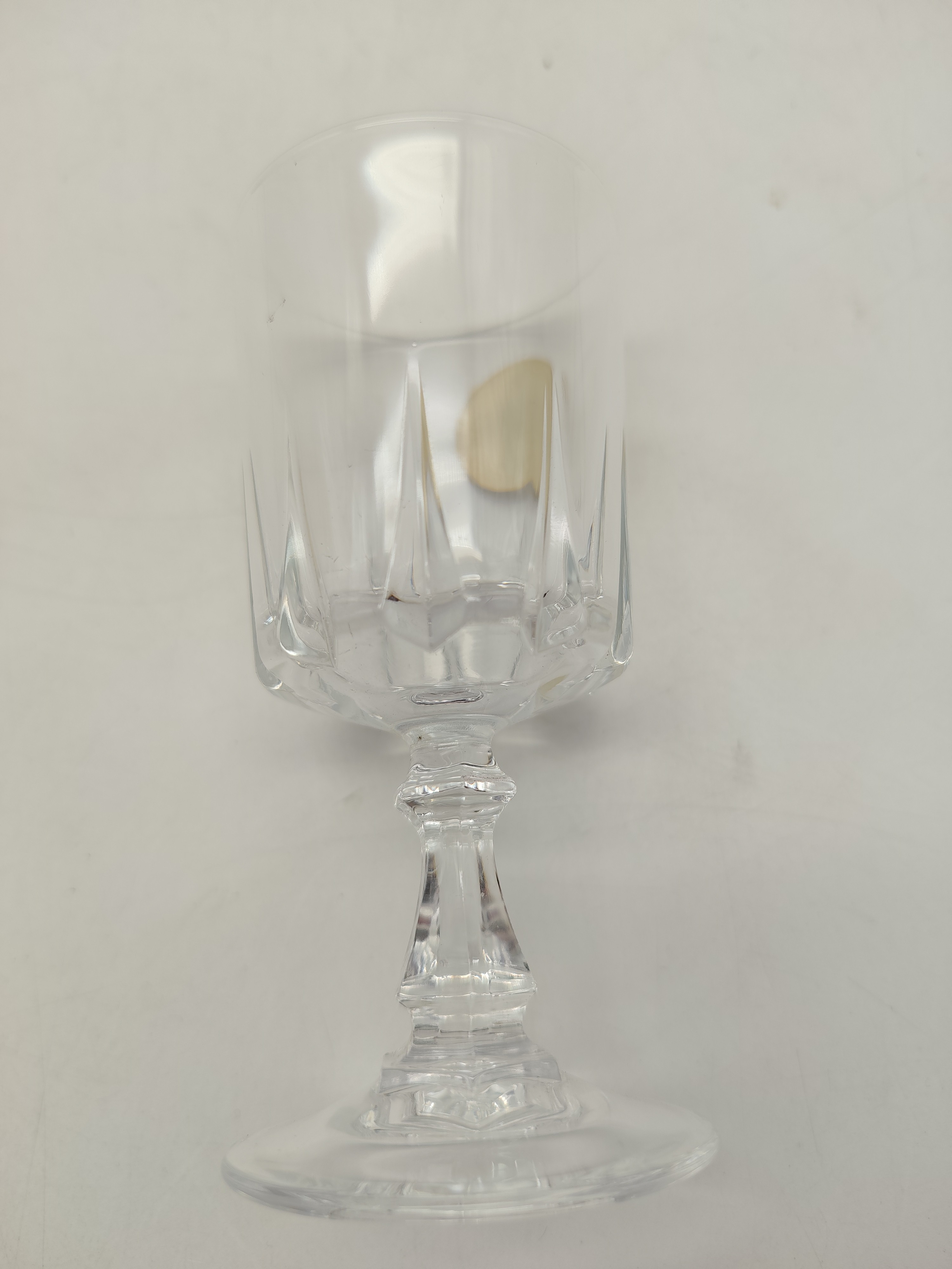 Voir photo 20 de Carafe galbée et long col en verre pressé moulé + 6 Verres à vin + 6 Verres à liqueur cristal d’Arques Carafe galbée et long col en verre pressé moulé + 6 Verres à vin + 6 Verres à liqueur cristal d’Arques Très bon état reconditionné photo 20