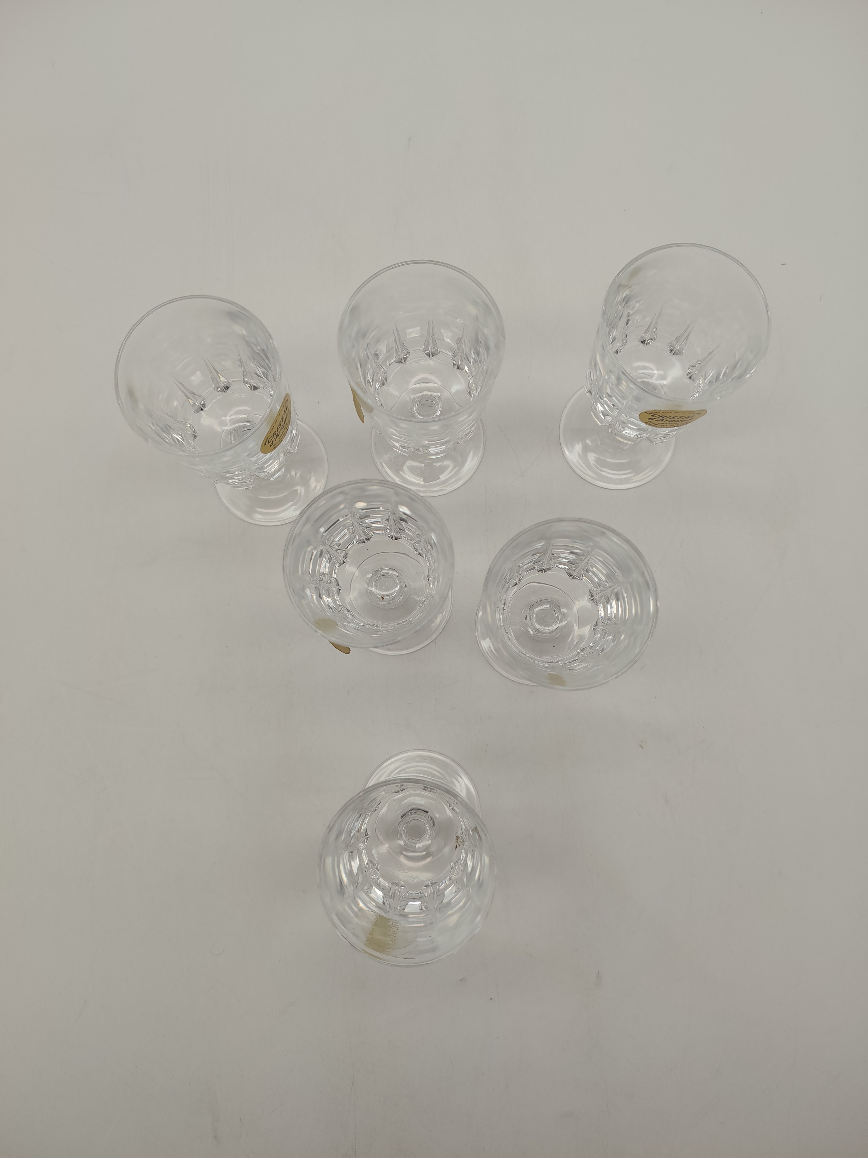 Voir photo 21 de Carafe galbée et long col en verre pressé moulé + 6 Verres à vin + 6 Verres à liqueur cristal d’Arques Carafe galbée et long col en verre pressé moulé + 6 Verres à vin + 6 Verres à liqueur cristal d’Arques Très bon état reconditionné photo 21