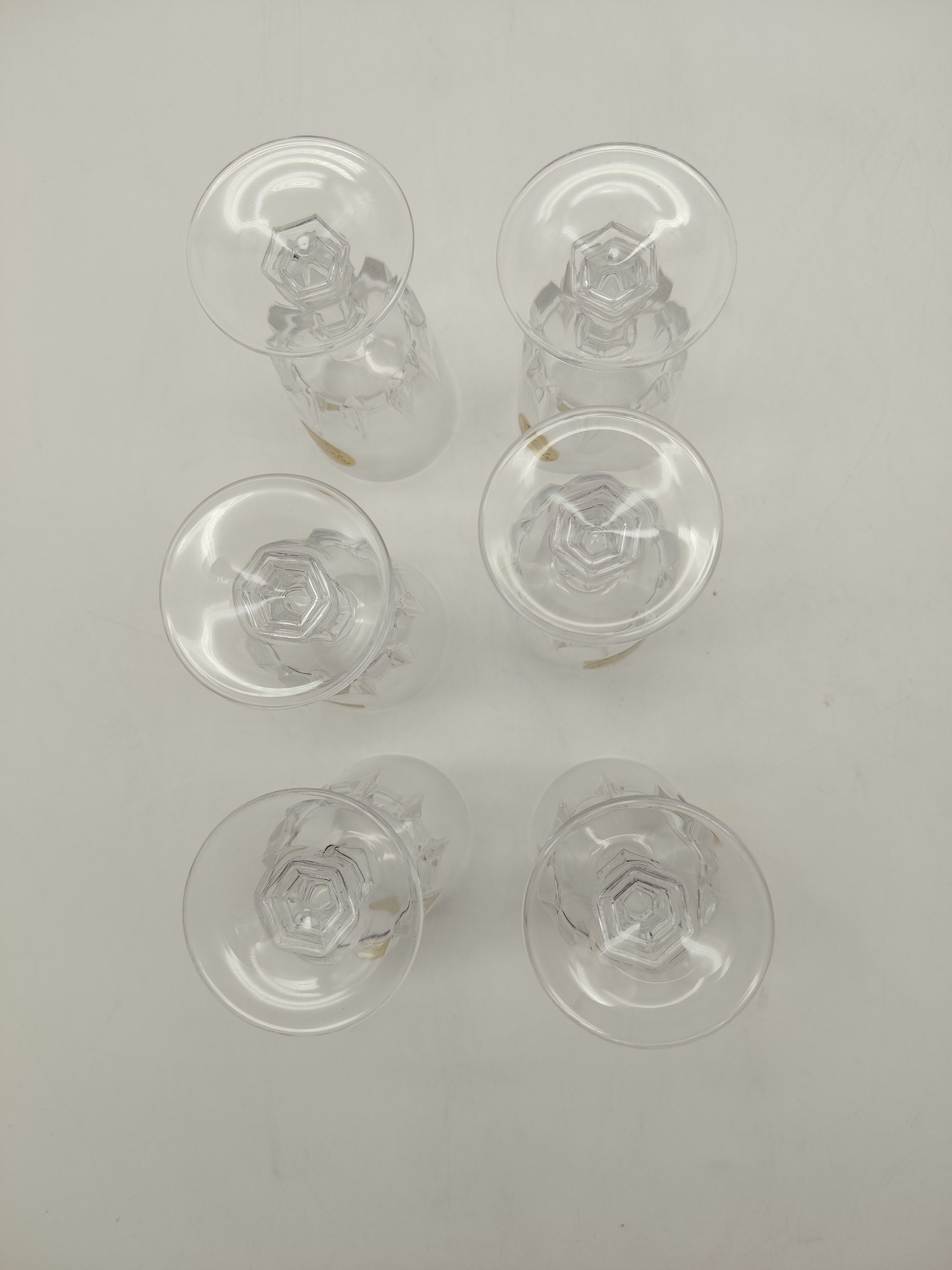 Voir photo 22 de Carafe galbée et long col en verre pressé moulé + 6 Verres à vin + 6 Verres à liqueur cristal d’Arques Carafe galbée et long col en verre pressé moulé + 6 Verres à vin + 6 Verres à liqueur cristal d’Arques Très bon état reconditionné photo 22