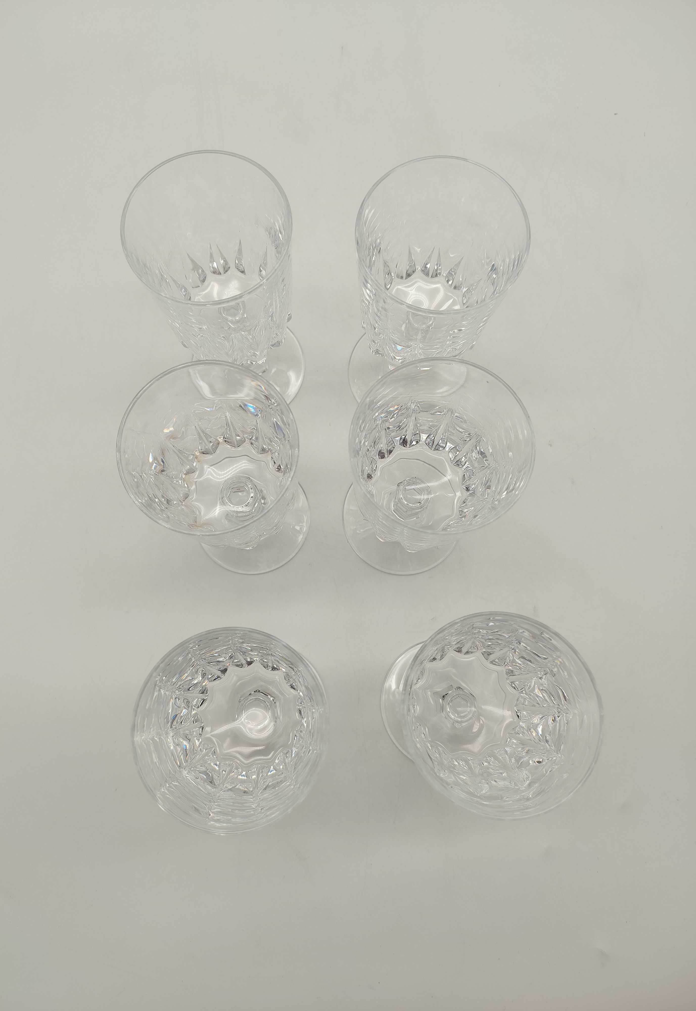 Voir photo 8 de Carafe galbée et long col en verre pressé moulé + 6 Verres à vin + 6 Verres à liqueur cristal d’Arques Carafe galbée et long col en verre pressé moulé + 6 Verres à vin + 6 Verres à liqueur cristal d’Arques Très bon état reconditionné photo 8