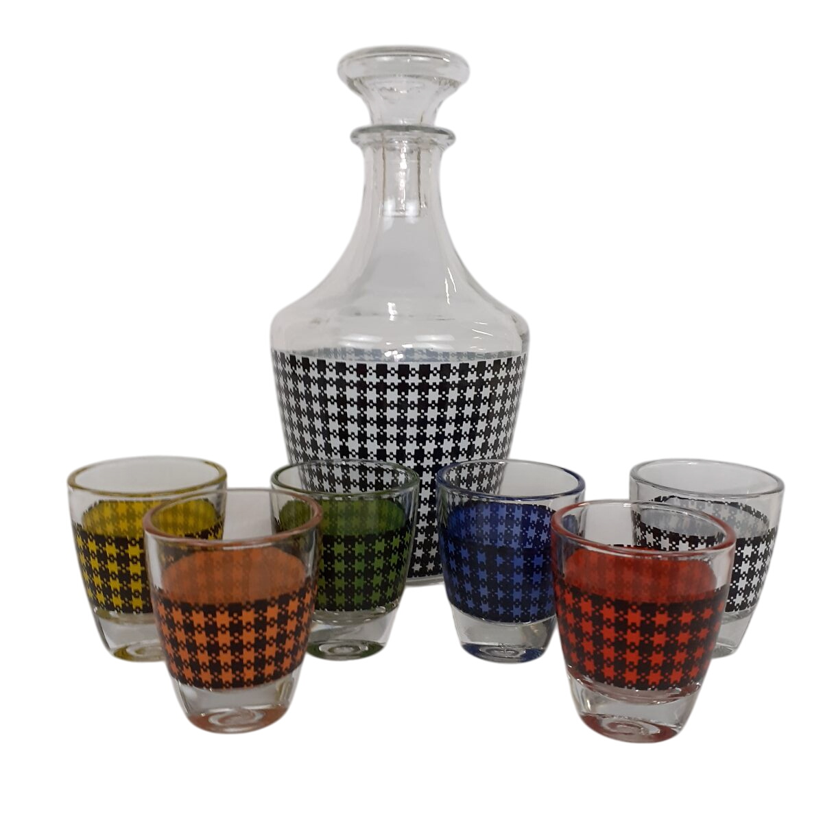 Carafe pied de poule - 6 verres à liqueur - Vintage Années 60 Très bon état - 12,00 € Carafe pied de poule - 6 verres à liqueur - Vintage Années 60 Très bon état reconditionné disponible sur Label Emmaüs