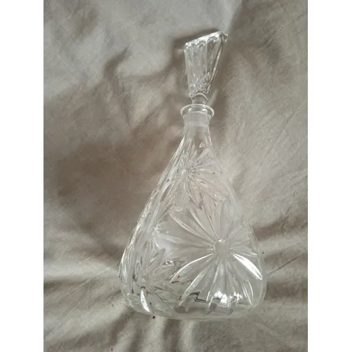 Carafe Sculptee En Verre occasion reconditionné disponible sur Rakuten