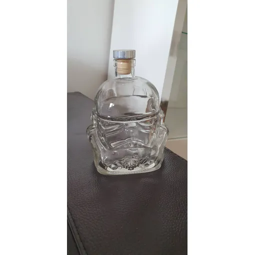 Acheter Carafe Star Wars occasion - 15,00 € Carafe Star Wars occasion reconditionné disponible sur Rakuten