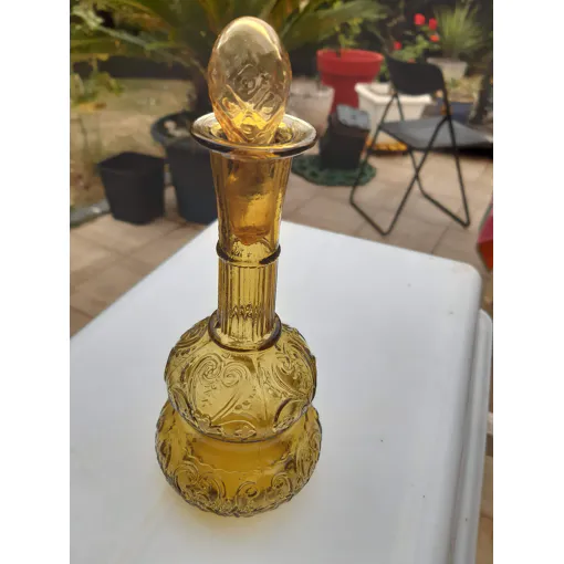 Acheter Carafon En Verre Moulé Jaune Bon état - 10,00 € Carafon En Verre Moulé Jaune Bon état reconditionné disponible sur Rakuten