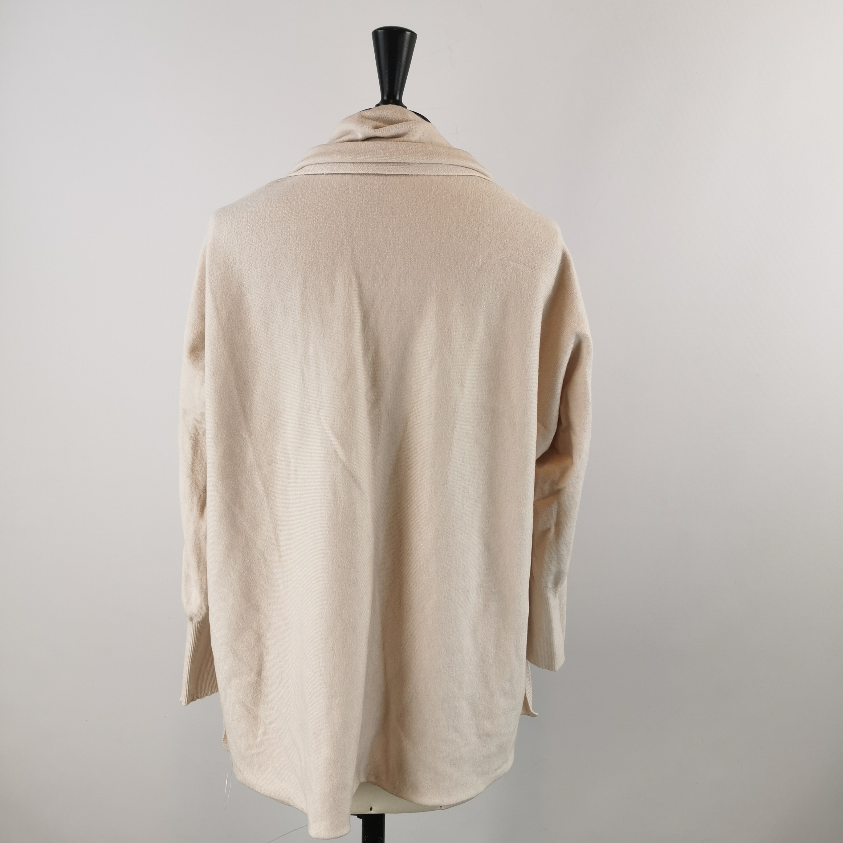 Voir photo 2 de Cardigan à frange beige TM(estimée) Cardigan à frange beige TM(estimée) Bon état reconditionné photo 2