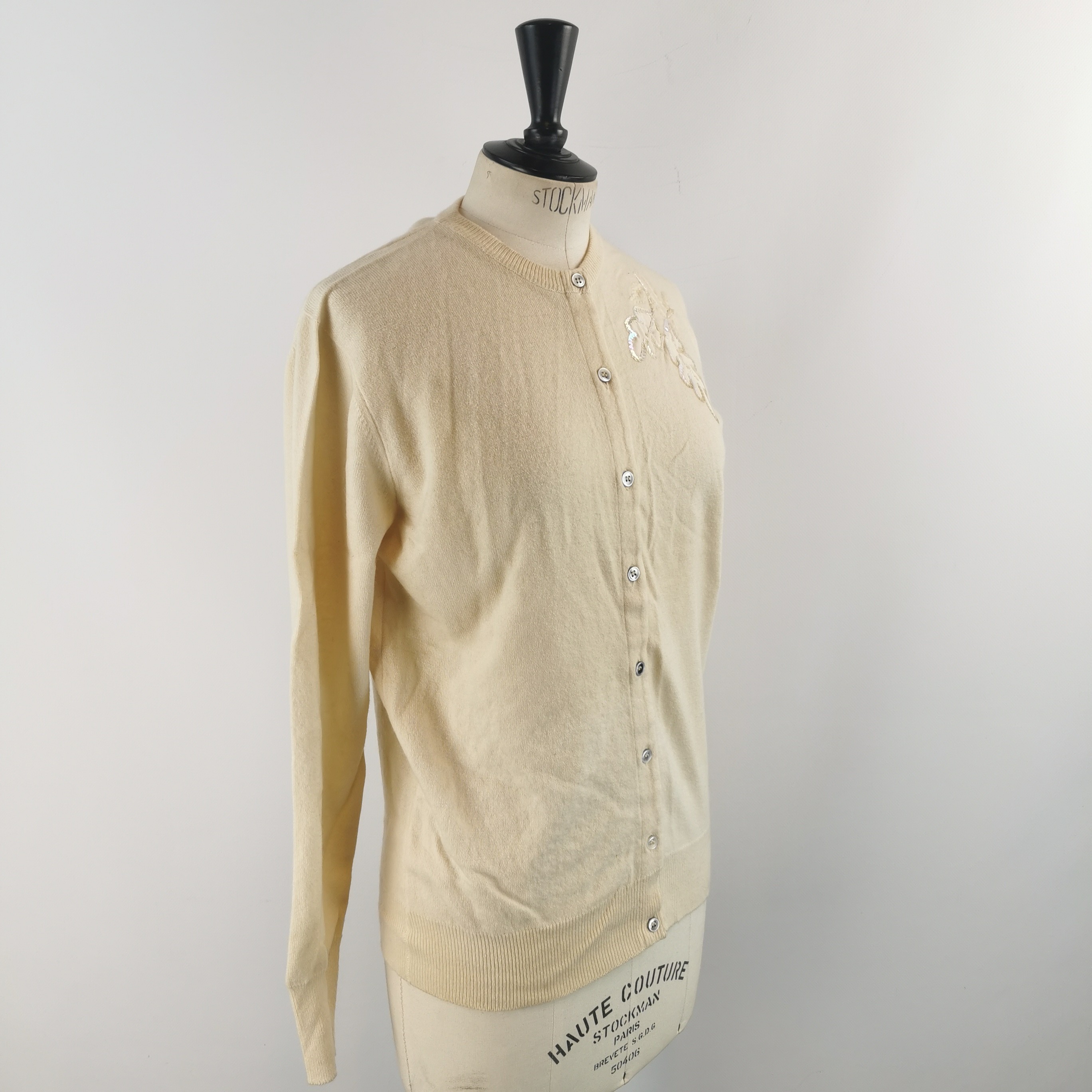 Voir photo 3 de Cardigan Hisco 38 Ecru Motif Feuille en sequin Cardigan Hisco 38 Ecru Motif Feuille en sequin Bon état reconditionné photo 3