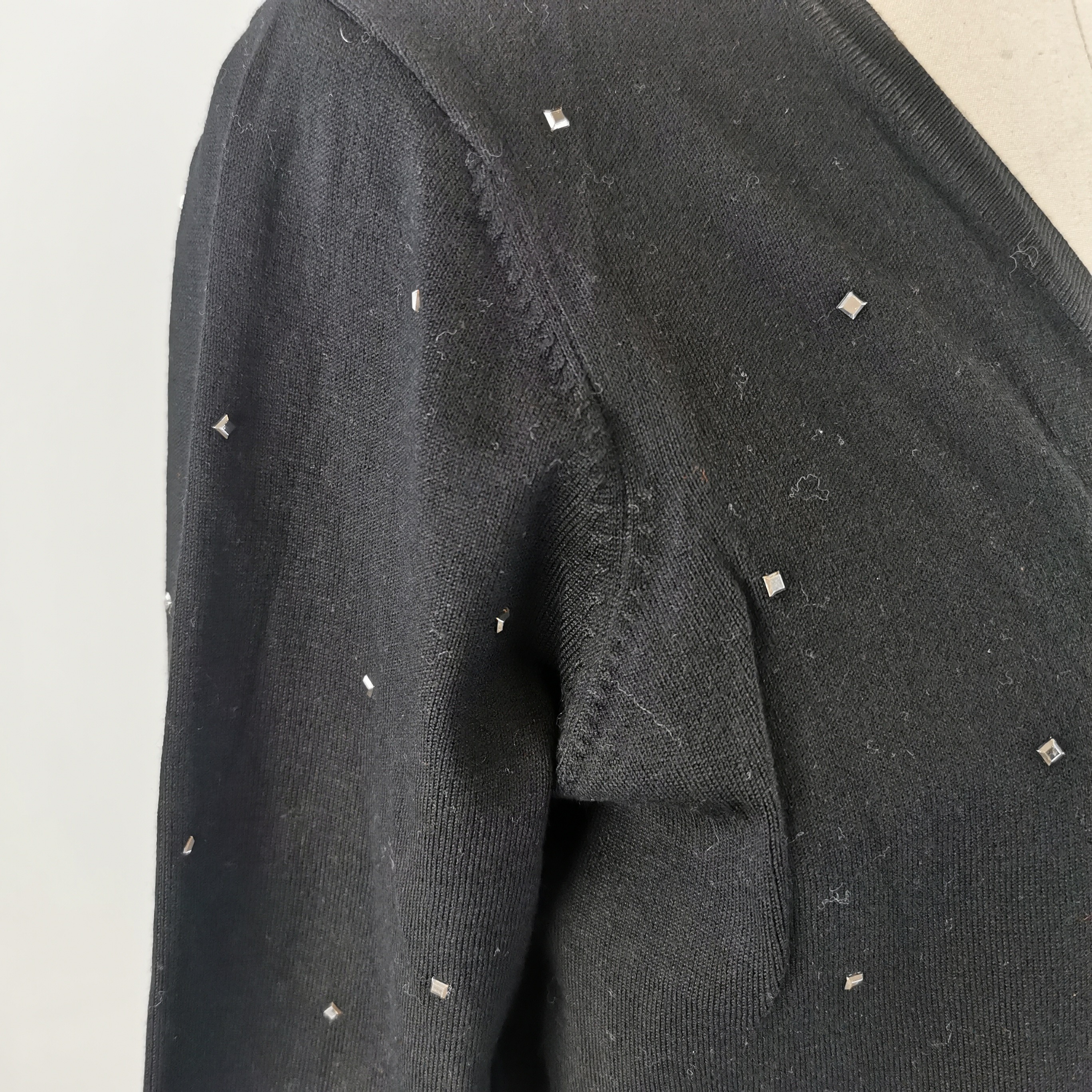 Voir photo 4 de Cardigan mi-long TM (estimée) noir strass Cardigan mi-long TM (estimée) noir strass Très bon état reconditionné photo 4