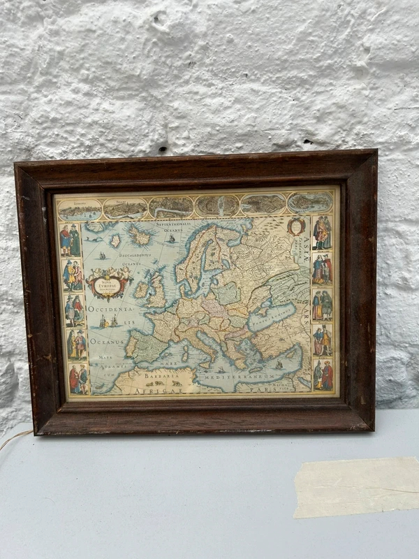 Voir photo 2 de Carte d’Europe ancienne encadrée bois, déco murale vintage géographique Carte d’Europe ancienne encadrée bois, déco murale vintage géographique Bon état reconditionné photo 2