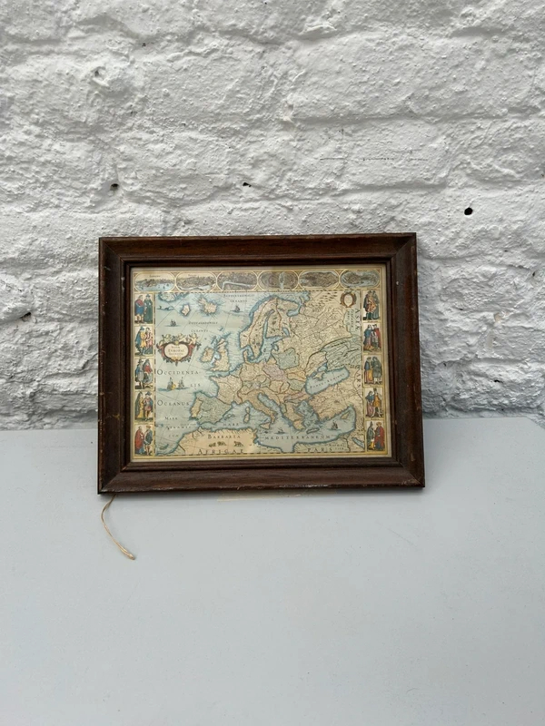 Voir photo 3 de Carte d’Europe ancienne encadrée bois, déco murale vintage géographique Carte d’Europe ancienne encadrée bois, déco murale vintage géographique Bon état reconditionné photo 3