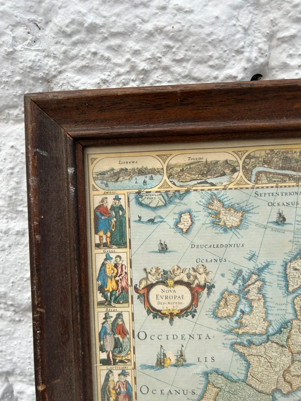 Voir photo 4 de Carte d’Europe ancienne encadrée bois, déco murale vintage géographique Carte d’Europe ancienne encadrée bois, déco murale vintage géographique Bon état reconditionné photo 4