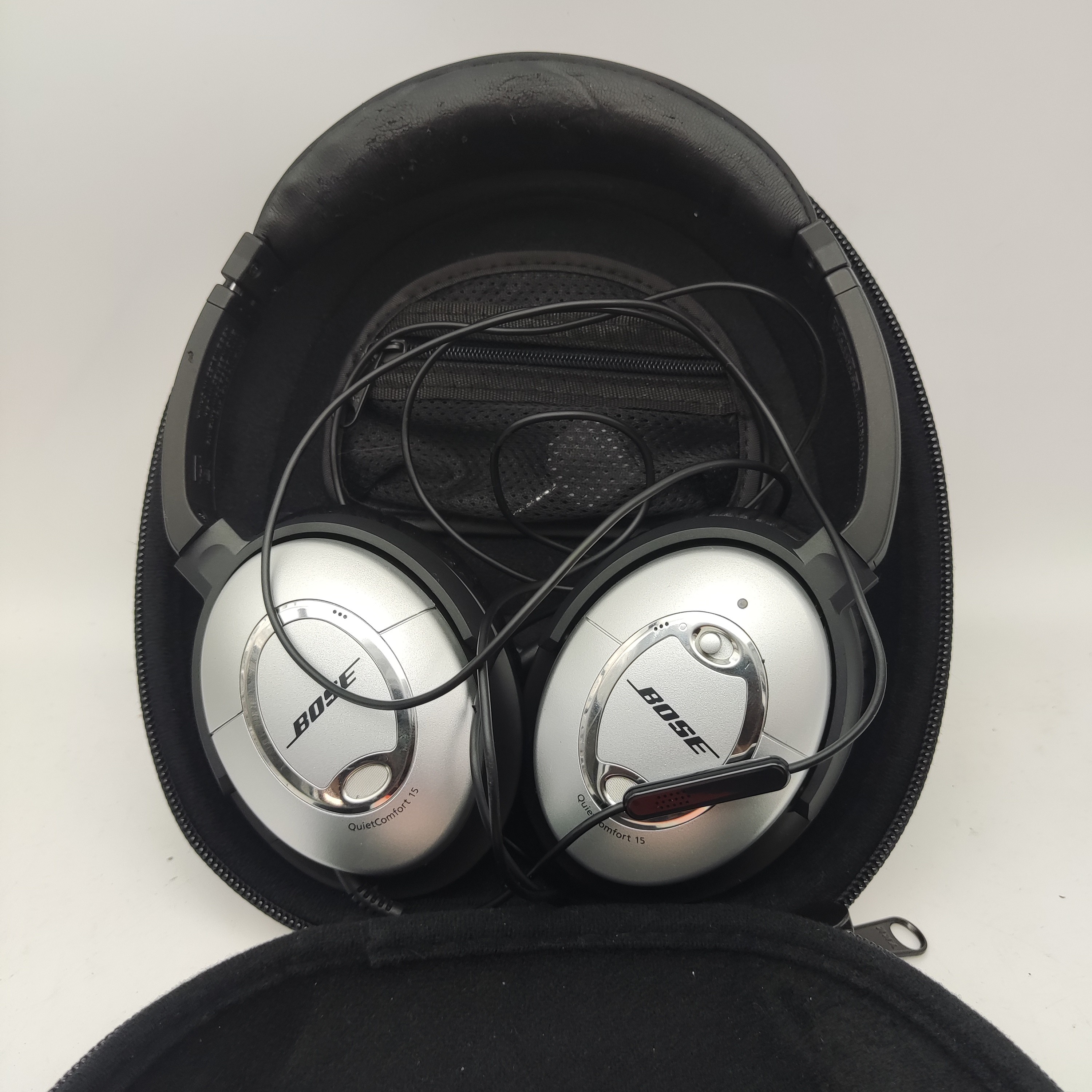 Voir photo 2 de Casque Bose "noise cancelling" quiet confort 15 Casque Bose "noise cancelling" quiet confort 15 Très bon état reconditionné photo 2