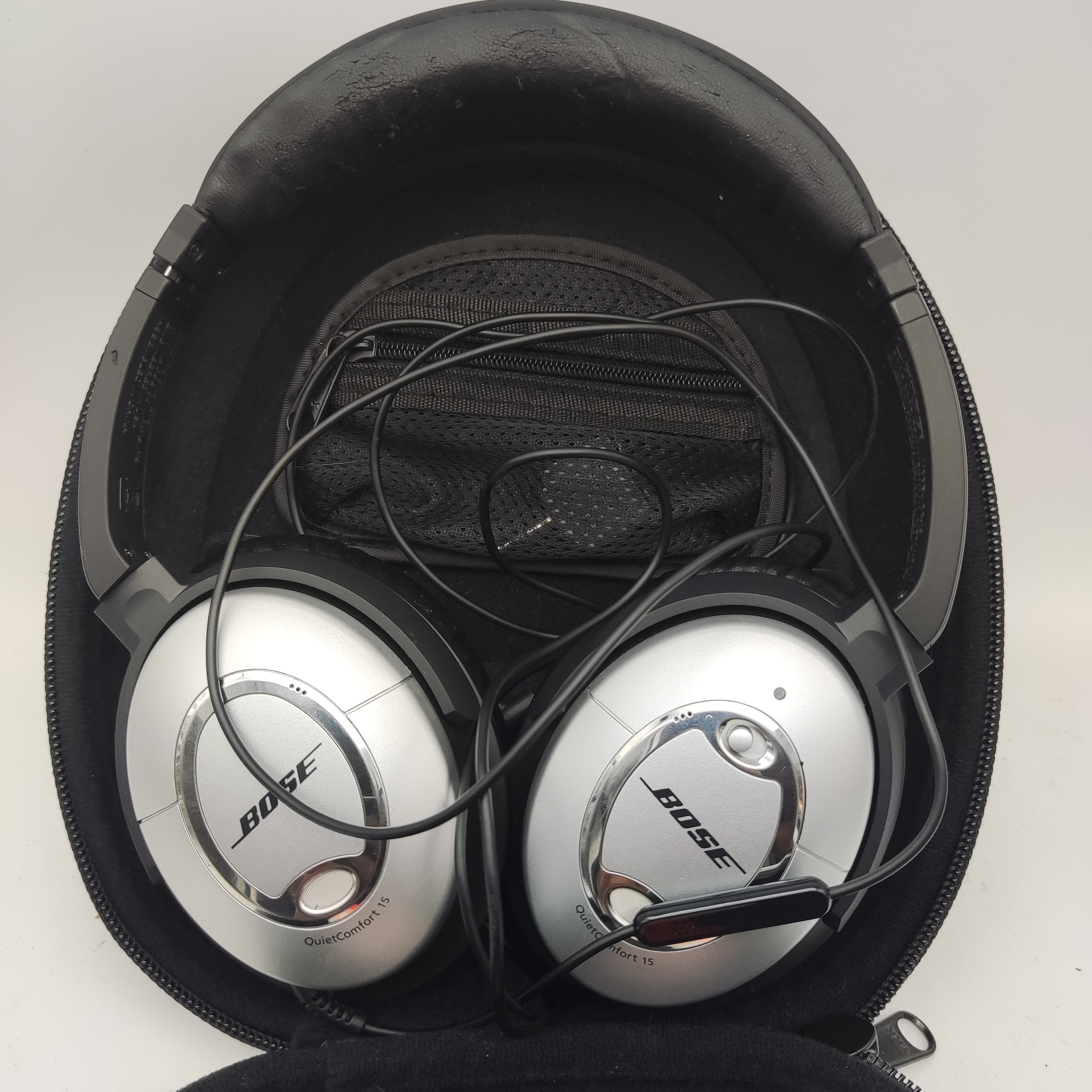 Voir photo 3 de Casque Bose "noise cancelling" quiet confort 15 Casque Bose "noise cancelling" quiet confort 15 Très bon état reconditionné photo 3