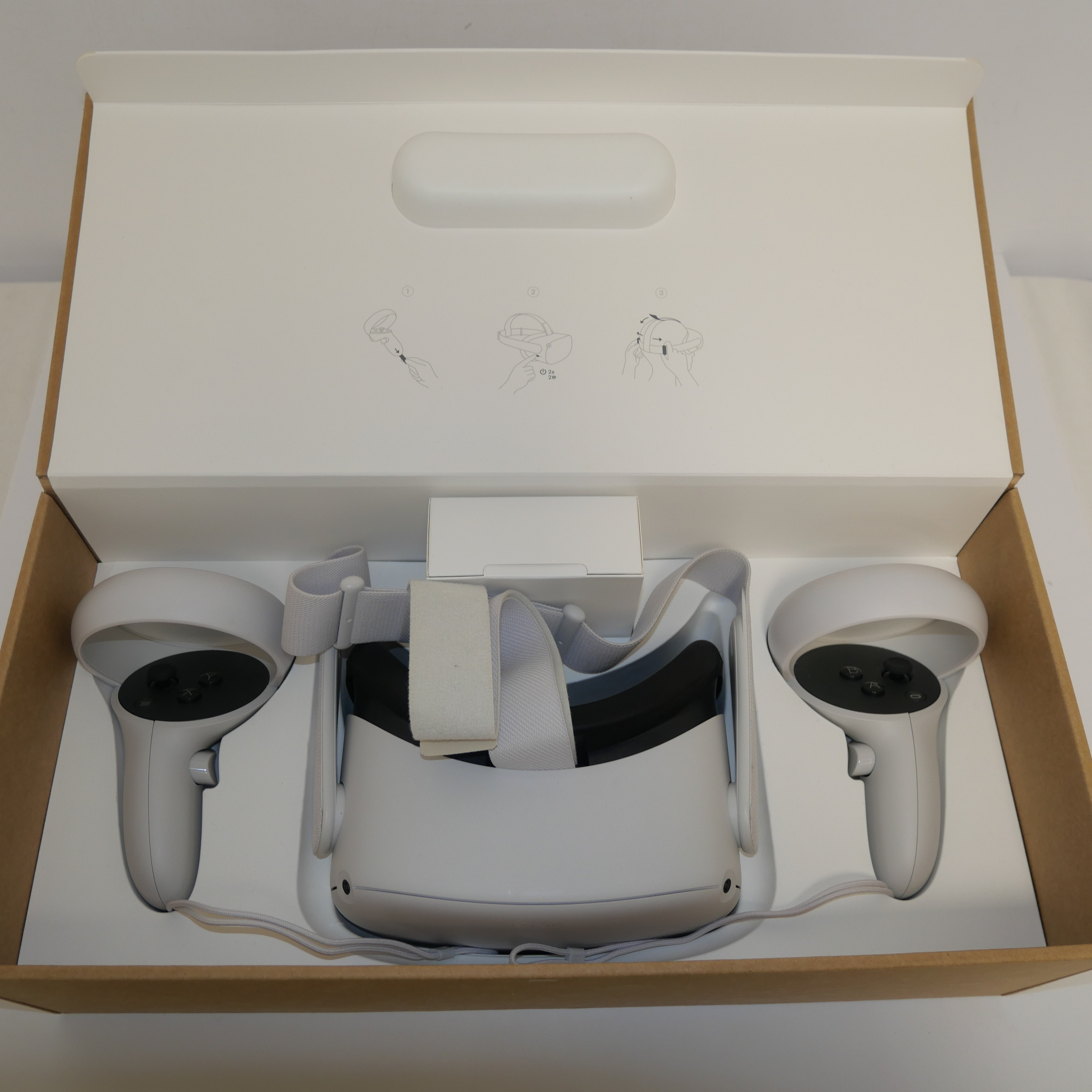 Voir photo 2 de Casque de réalité virtuelle autonome Oculus Quest 2 Blanc -256GB Casque de réalité virtuelle autonome Oculus Quest 2 Blanc -256GB Très bon état reconditionné photo 2