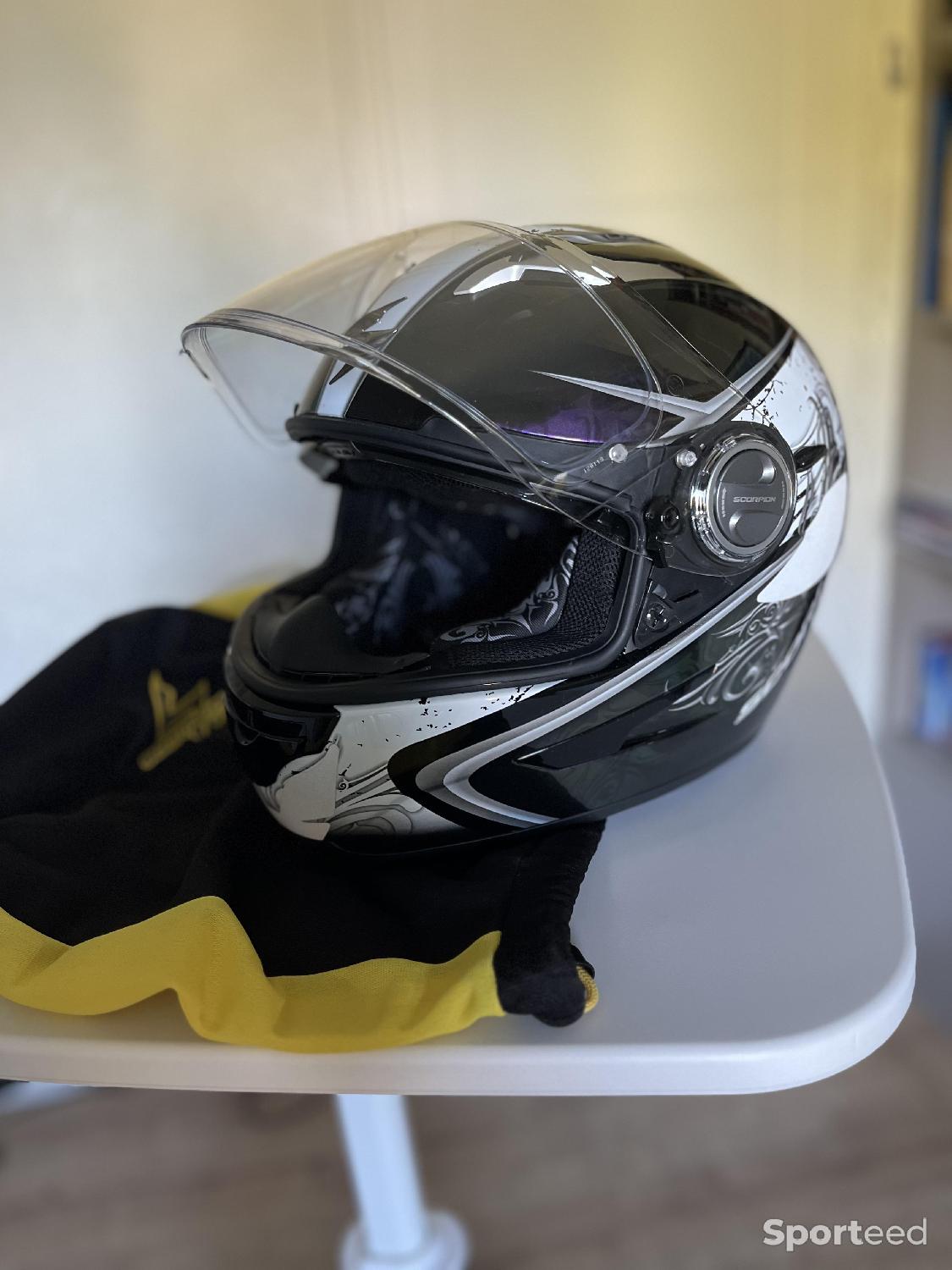 Casque moto femme SCORPION Très bon état - 40,00 € Casque moto femme SCORPION Très bon état N/A (Scorpion n'est pas une marque connue reconditionné disponible sur Sporteed