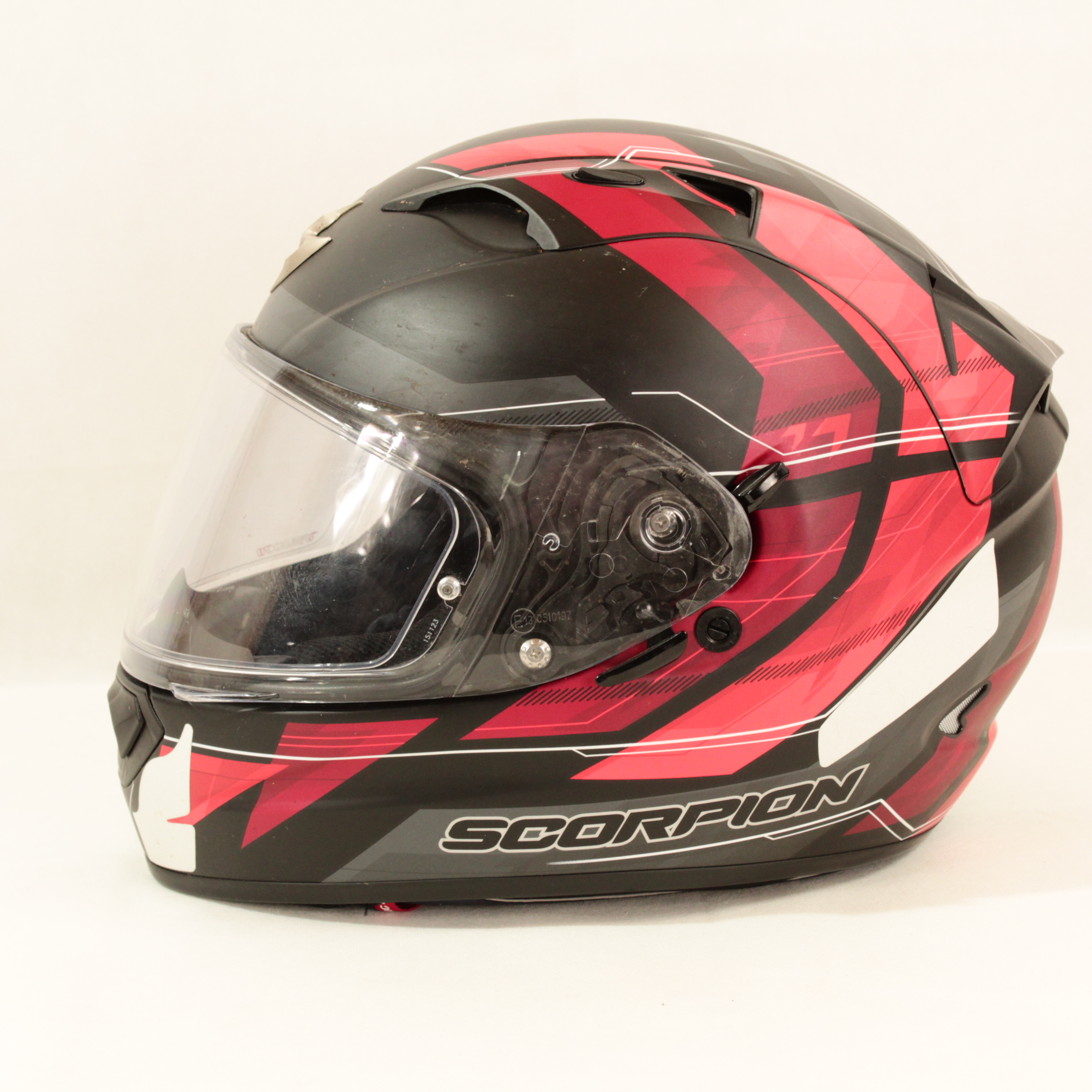 Casque moto intégral exo1200 air adulte SCORPION Parfait état - 50,00 € Casque moto intégral exo1200 air adulte SCORPION Parfait état reconditionné disponible sur Label Emmaüs