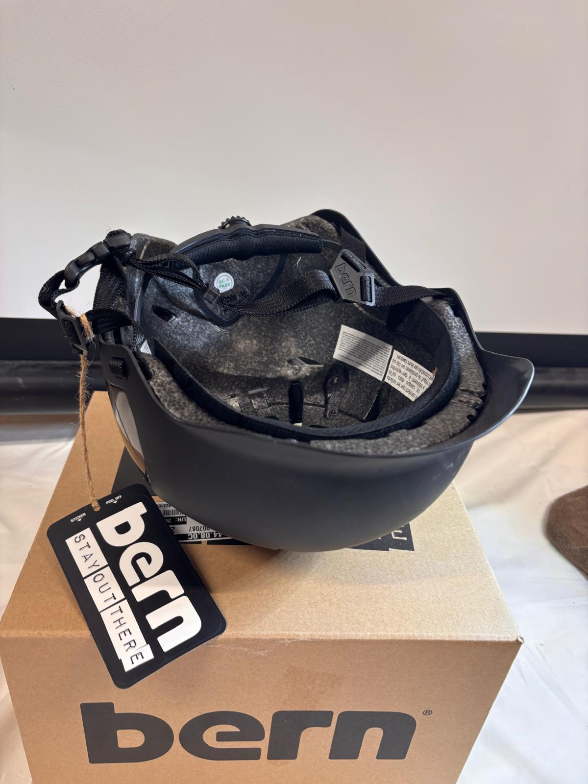 Voir photo 2 de Casque vélo BERN Watts 2.0 - Taille M Casque vélo BERN Watts 2.0 - Taille M Parfait état reconditionné photo 2
