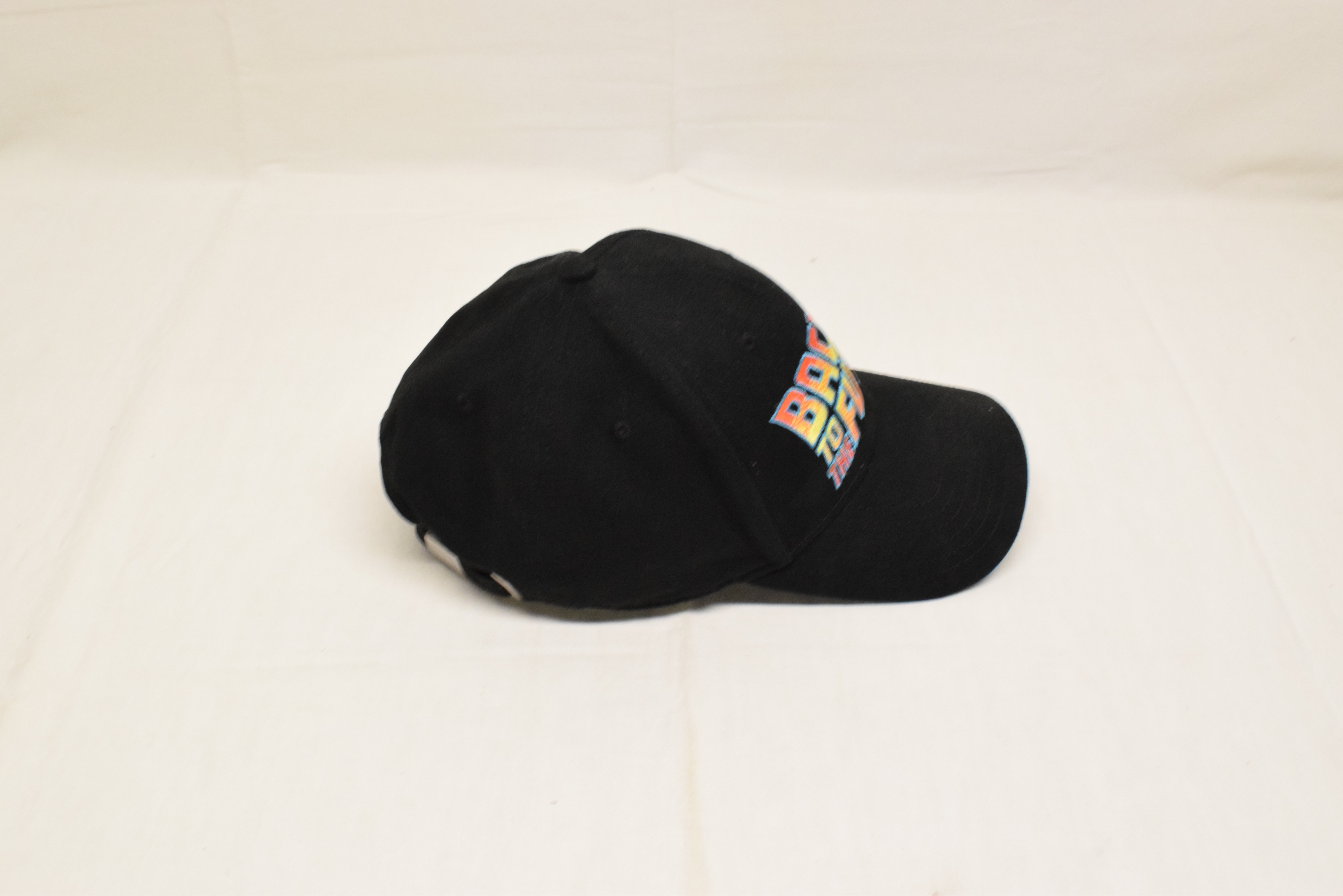 Voir photo 2 de Casquette à taille réglable retour vers le futur par DIFUZED Casquette à taille réglable retour vers le futur par DIFUZED Parfait état reconditionné photo 2