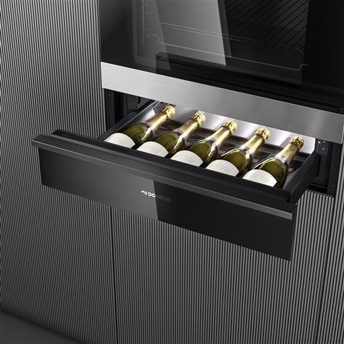 Cave a vin de service encastrable a tiroir 5 bouteilles facade en verre noir État correct - 748,99 € Cave a vin de service encastrable a tiroir 5 bouteilles facade en verre noir État correct reconditionné disponible sur Fnac