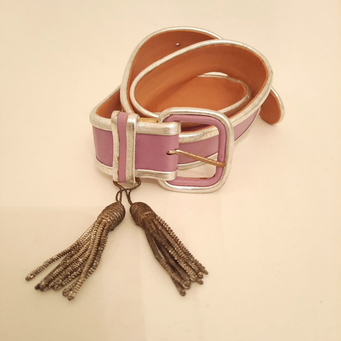 Acheter Ceinture cuir mauve et argent vintage chic État correct - 10,00 € Ceinture cuir mauve et argent vintage chic État correct reconditionné disponible sur Label Emmaüs