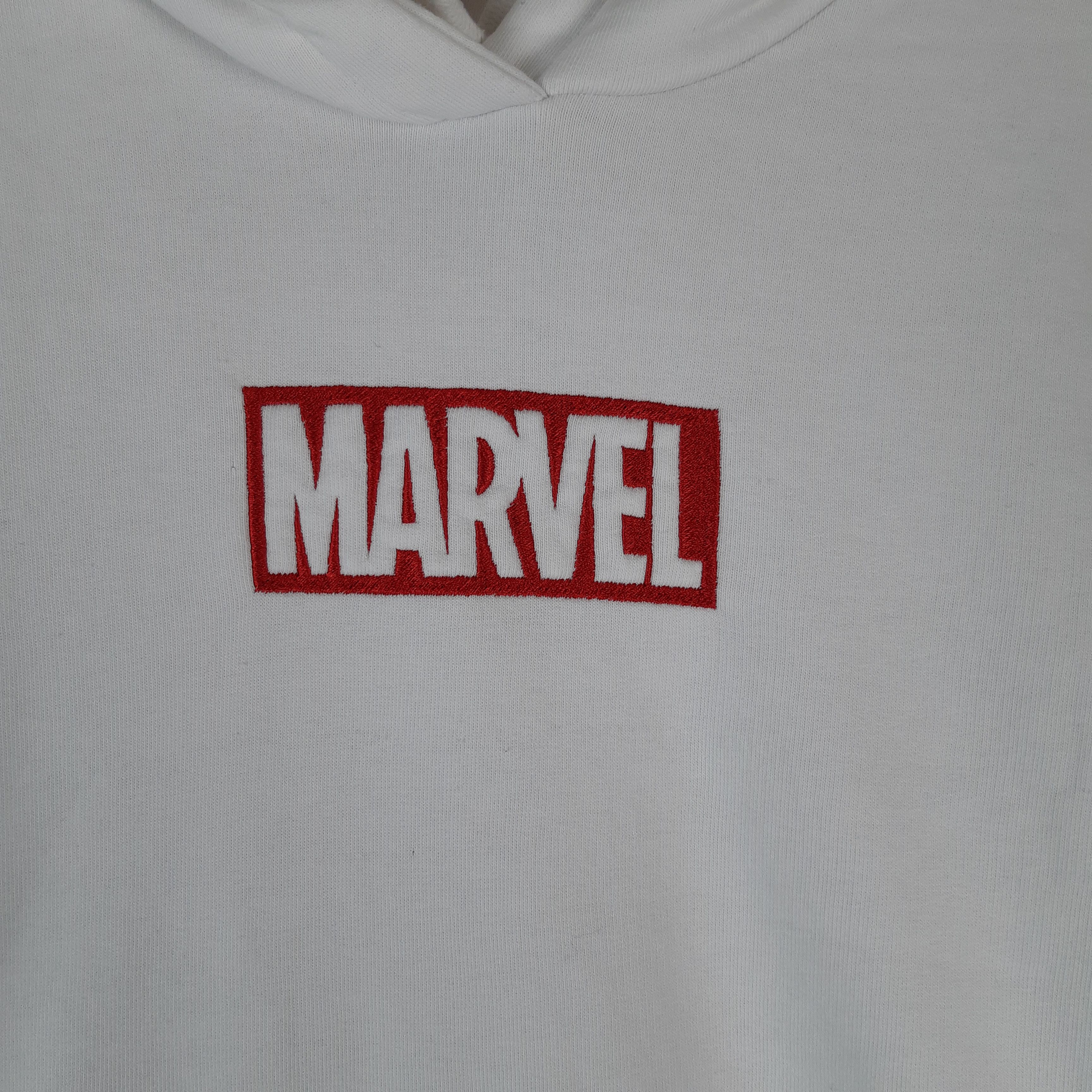 Voir photo 3 de Celio - Sweat capuche Marvel - Taille M mesures Carrure= 44 Poitrine= 52 Longueur= 68 Celio - Sweat capuche Marvel - Taille M mesures Carrure= 44 Poitrine= 52 Longueur= 68 Très bon état reconditionné photo 3