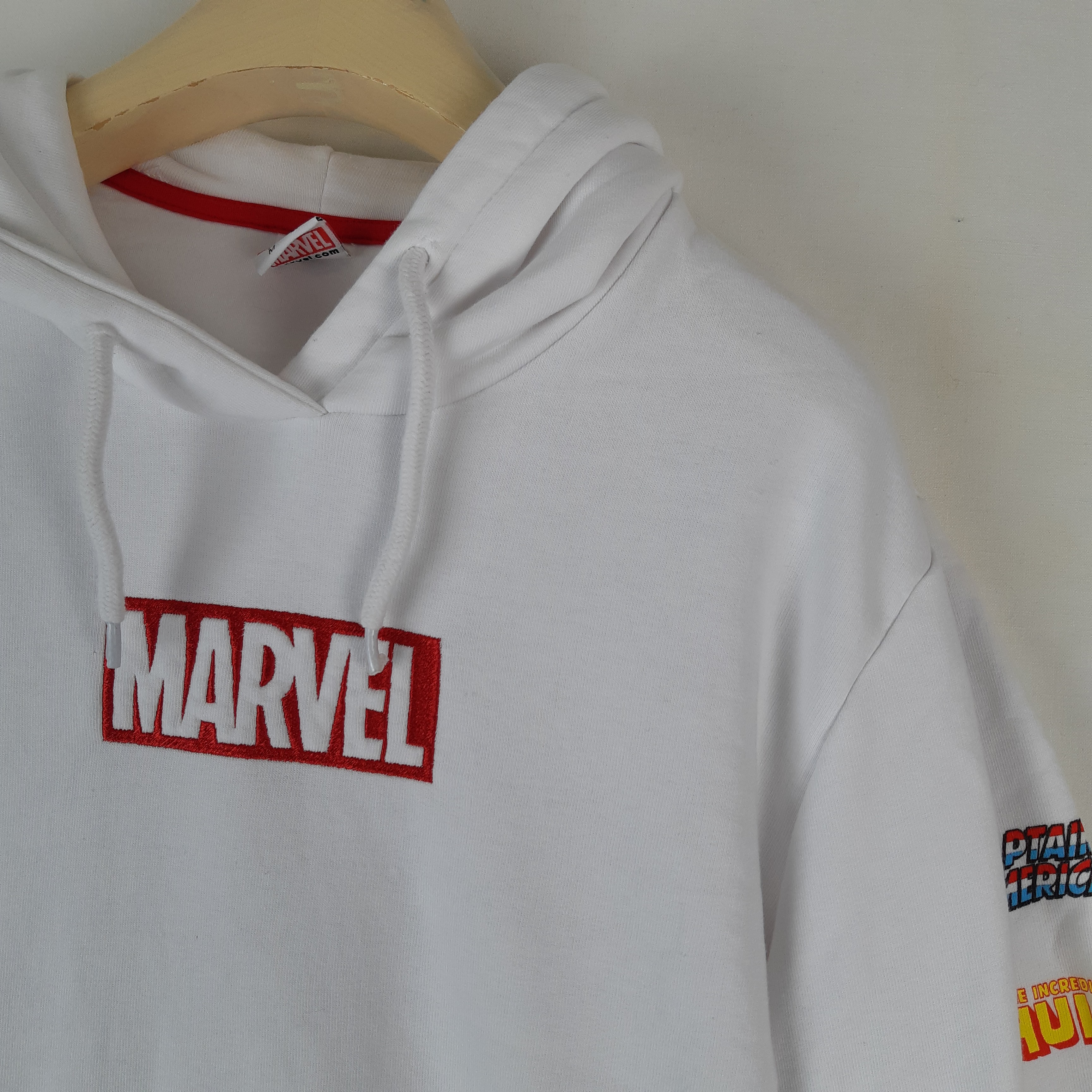 Celio - Sweat capuche Marvel - Taille M mesures Carrure= 44 Poitrine= 52 Longueur= 68 Très bon état reconditionné photo 5