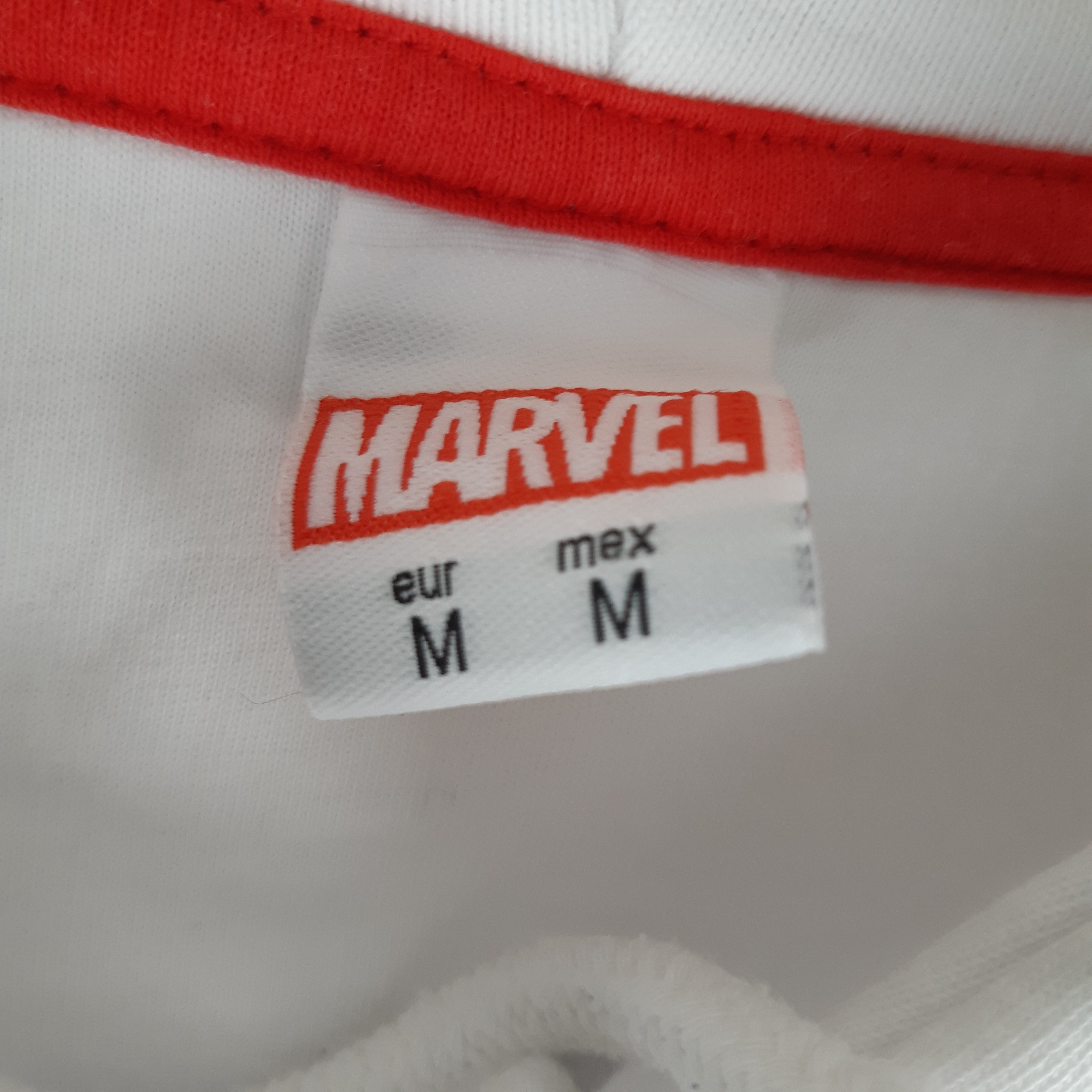 Voir photo 7 de Celio - Sweat capuche Marvel - Taille M mesures Carrure= 44 Poitrine= 52 Longueur= 68 Celio - Sweat capuche Marvel - Taille M mesures Carrure= 44 Poitrine= 52 Longueur= 68 Très bon état reconditionné photo 7