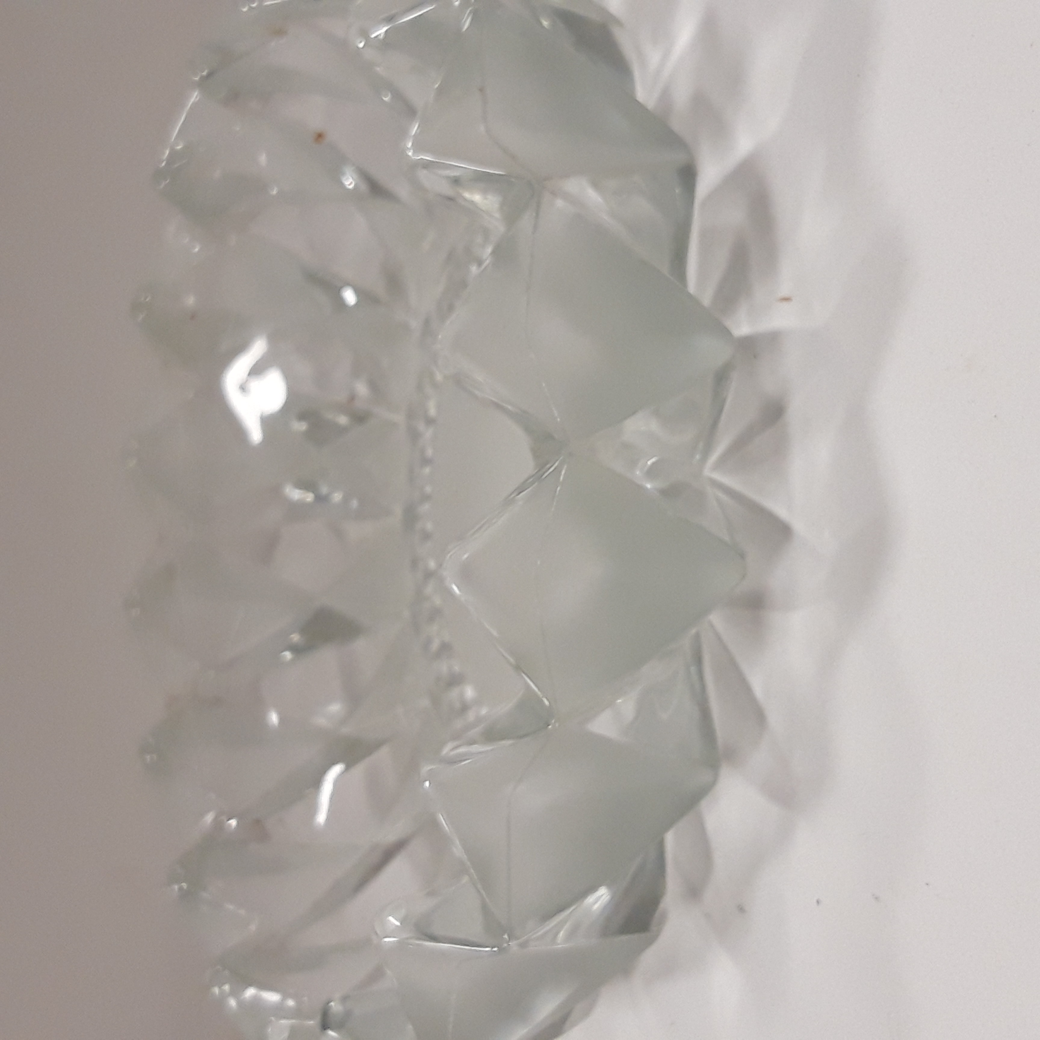 Voir photo 4 de Cendrier cristal opaque et transparent, joliment ciselé Cendrier cristal opaque et transparent, joliment ciselé Très bon état reconditionné photo 4