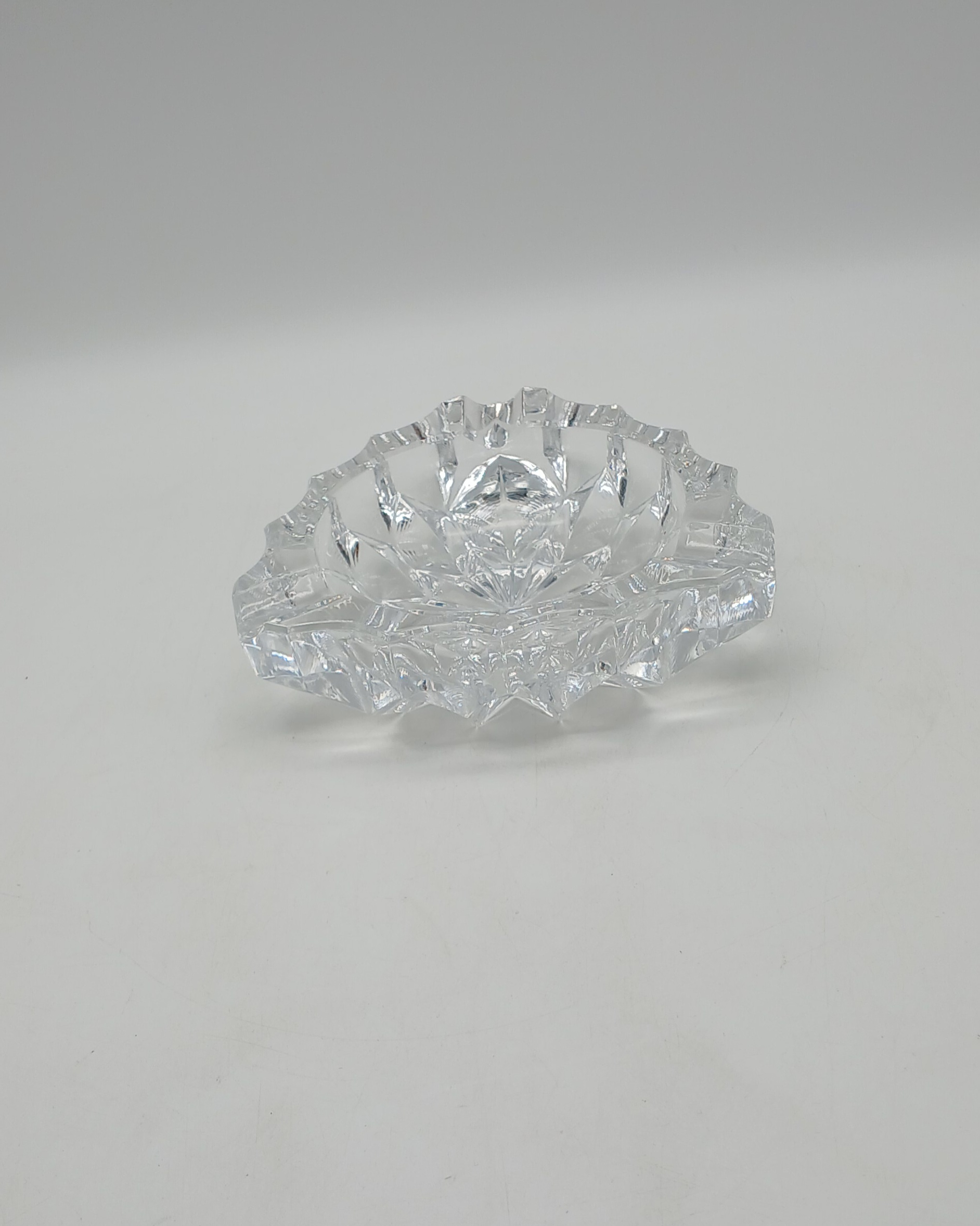 Voir photo 3 de Cendrier en verre cristallin en forme de diamant Cendrier en verre cristallin en forme de diamant Très bon état reconditionné photo 3