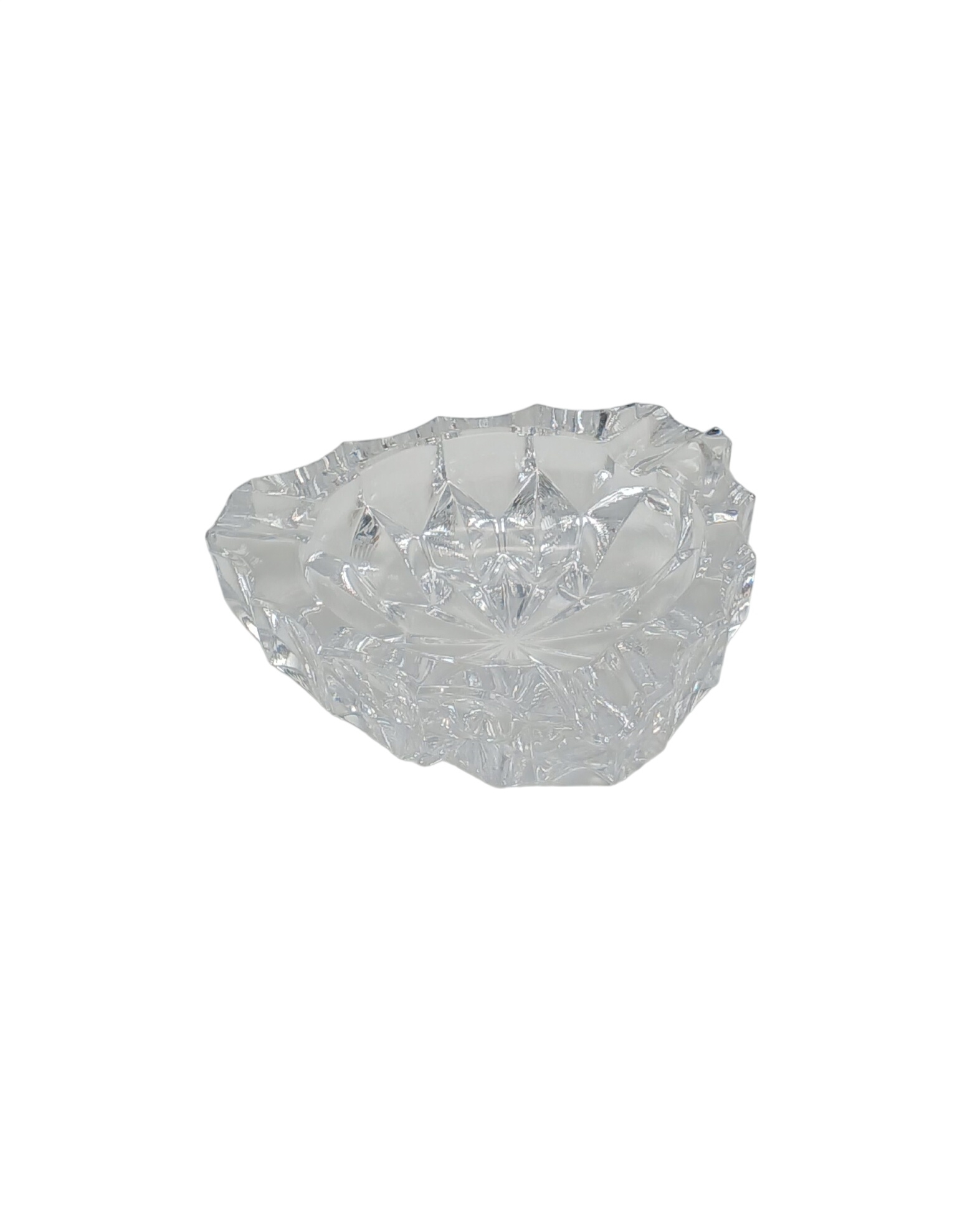 Acheter Cendrier en verre cristallin en forme de diamant Très bon état - 11,50 € Cendrier en verre cristallin en forme de diamant Très bon état reconditionné disponible sur Label Emmaüs