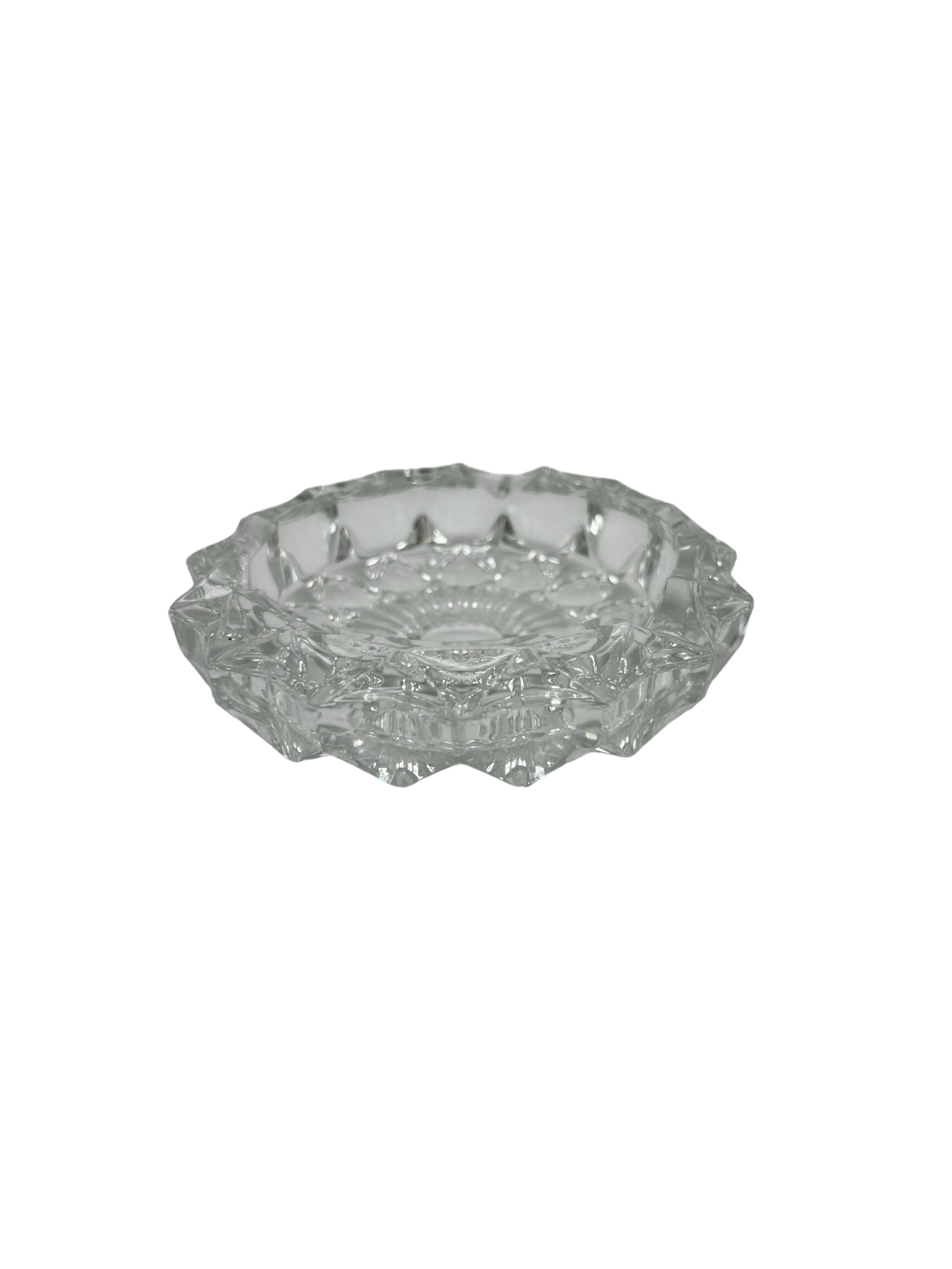Acheter Cendrier en verre. Très bon état - 10,00 € Cendrier en verre. Très bon état reconditionné disponible sur Label Emmaüs