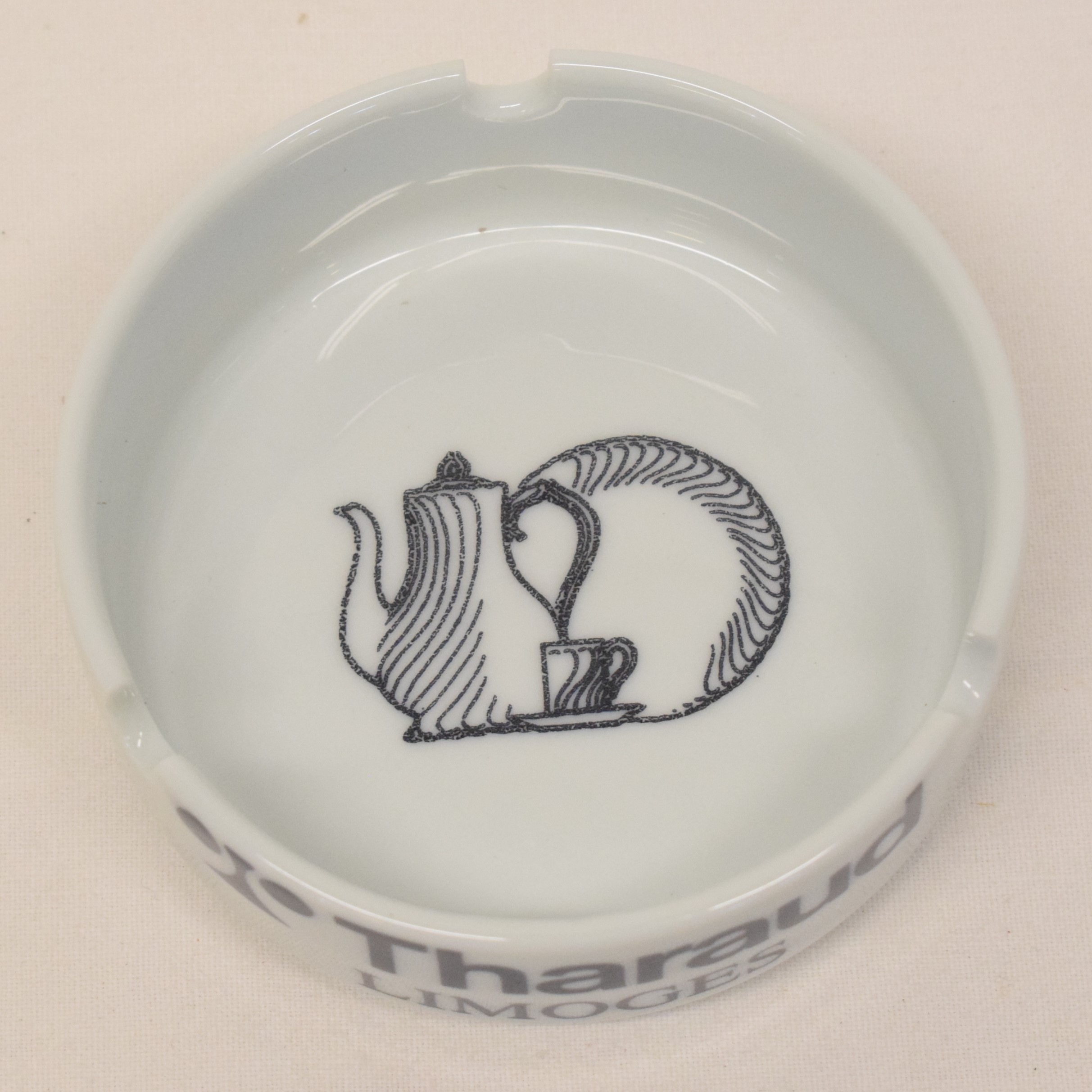 Voir photo 2 de Cendrier publicitaire consacré à l'entreprise de porcelaine THARAUD Cendrier publicitaire consacré à l'entreprise de porcelaine THARAUD Très bon état reconditionné photo 2