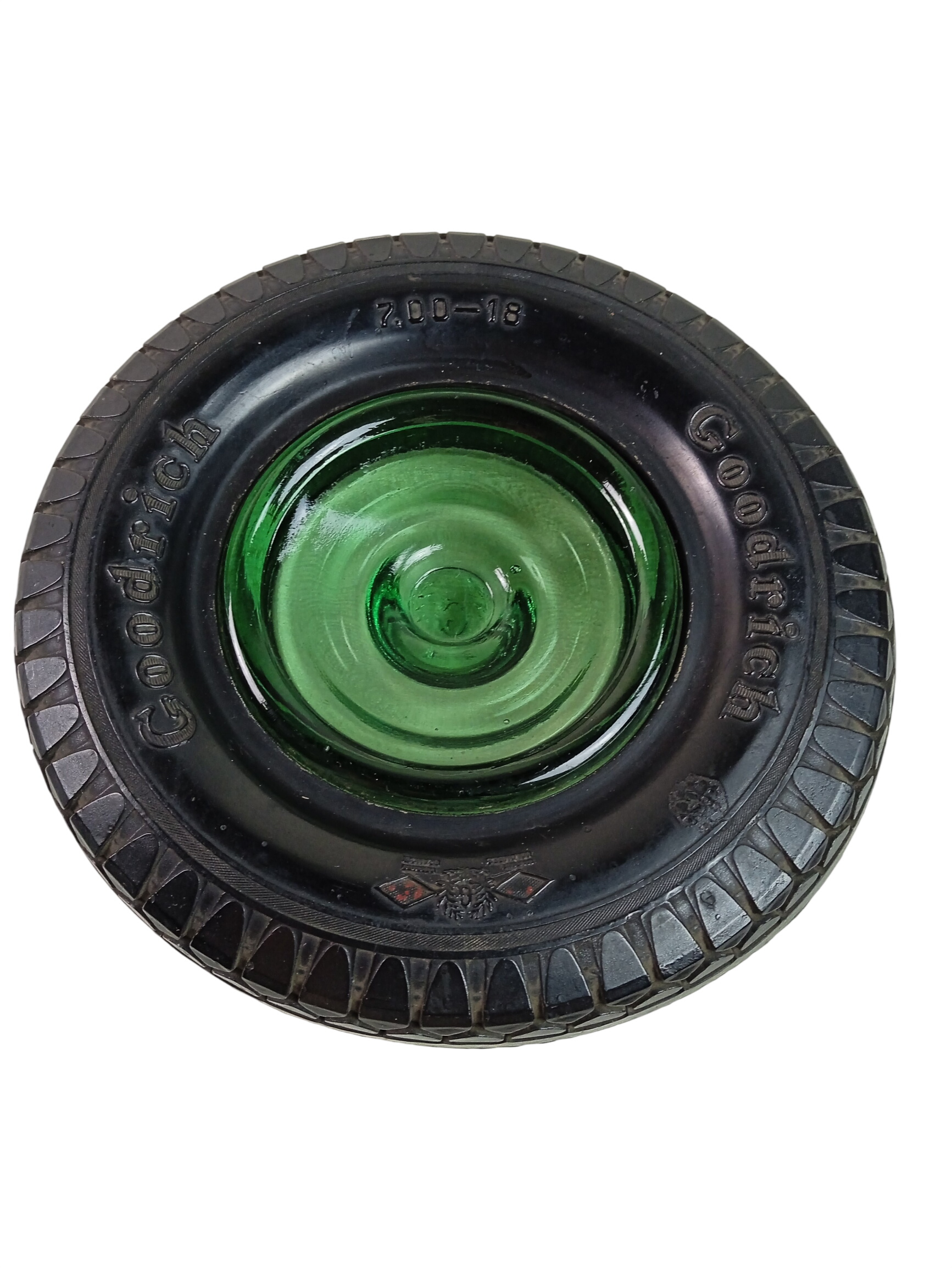 Cendrier publicitaire vintage " Pneu en verre Goodrich" État correct - 20,00 € Cendrier publicitaire vintage " Pneu en verre Goodrich" État correct reconditionné disponible sur Label Emmaüs