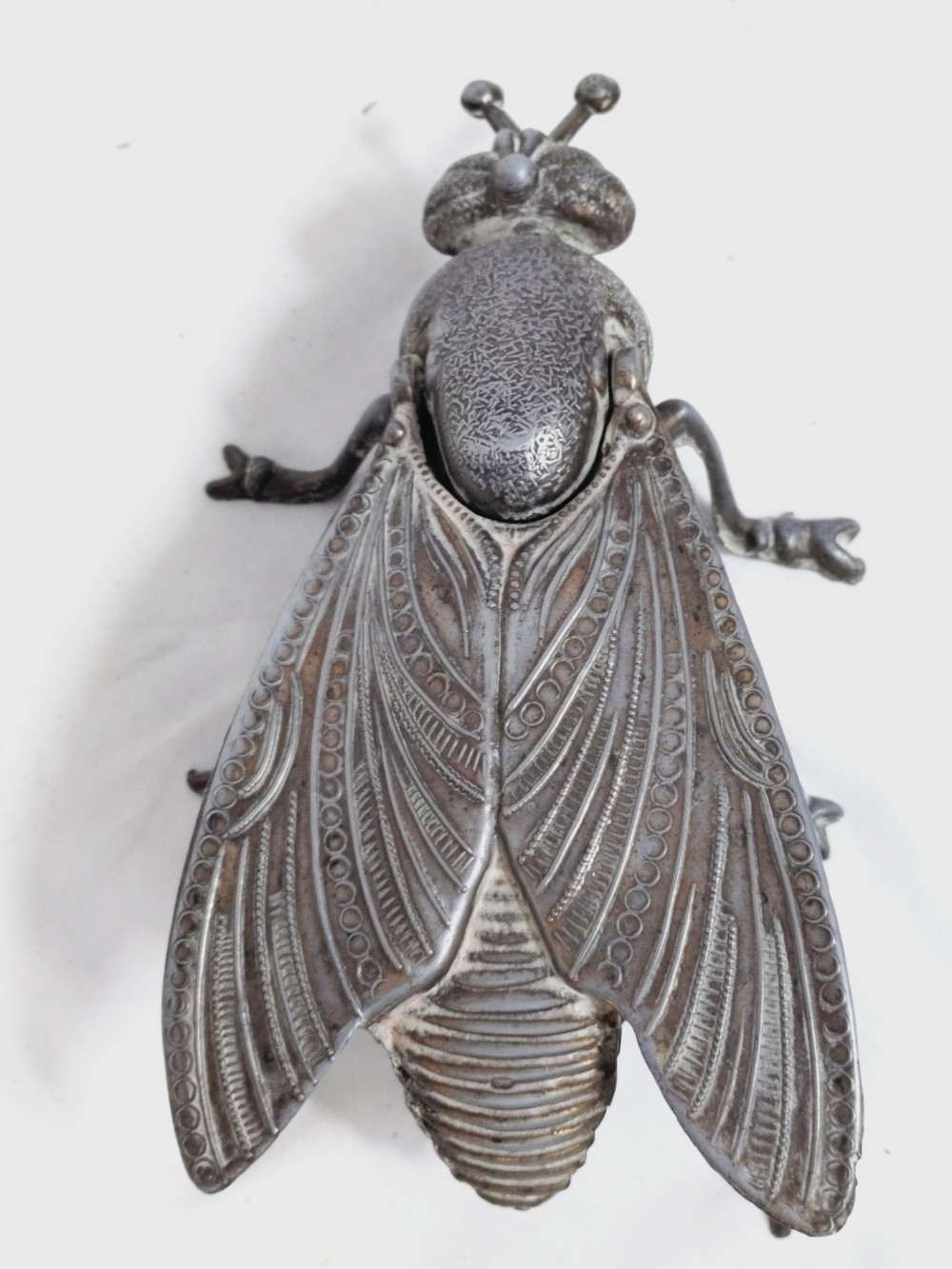 Voir photo 10 de Cendrier / vide-poche en forme de Mouche-métal/régule. Cendrier / vide-poche en forme de Mouche-métal/régule. Bon état reconditionné photo 10