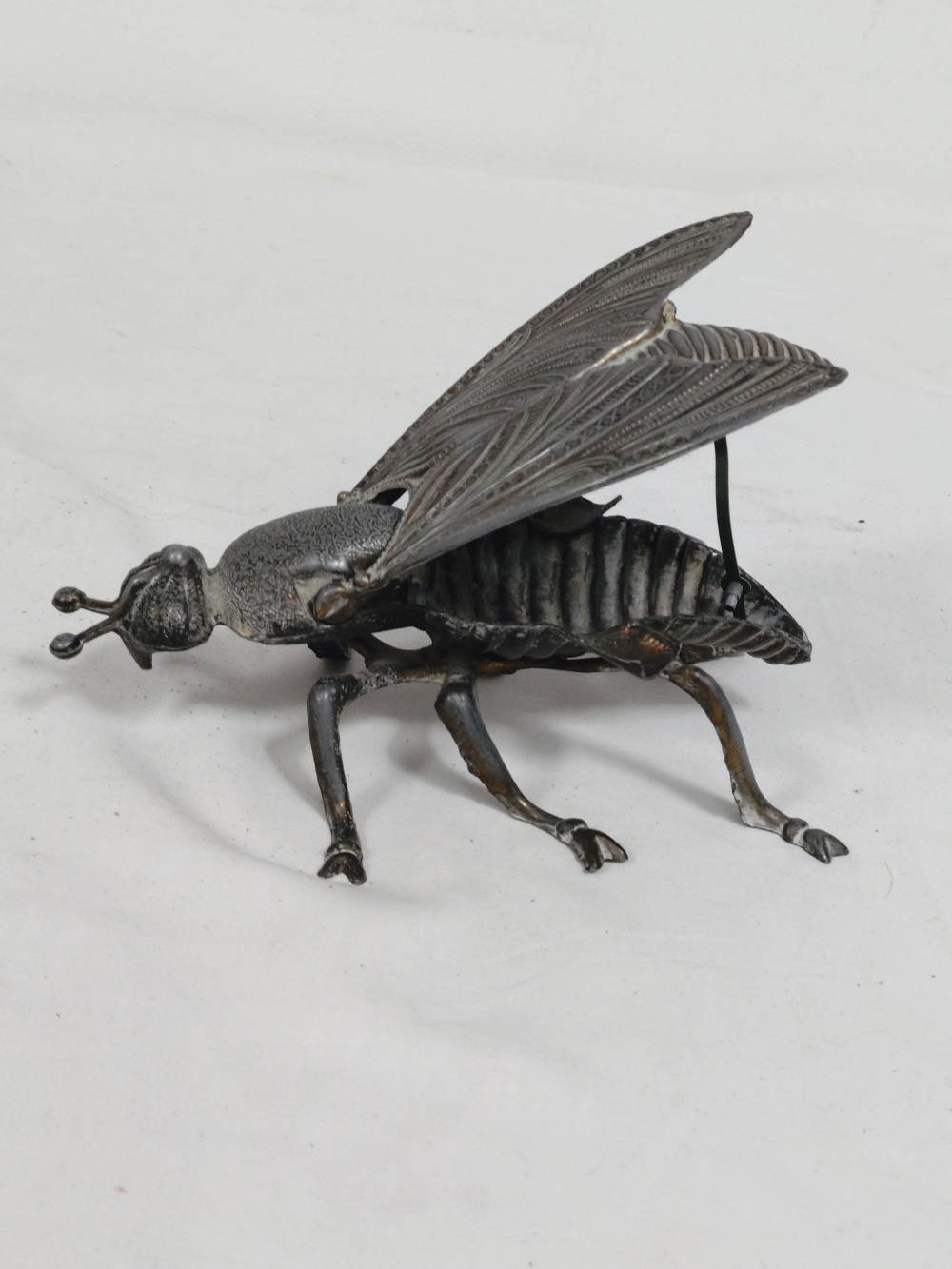 Voir photo 2 de Cendrier / vide-poche en forme de Mouche-métal/régule. Cendrier / vide-poche en forme de Mouche-métal/régule. Bon état reconditionné photo 2
