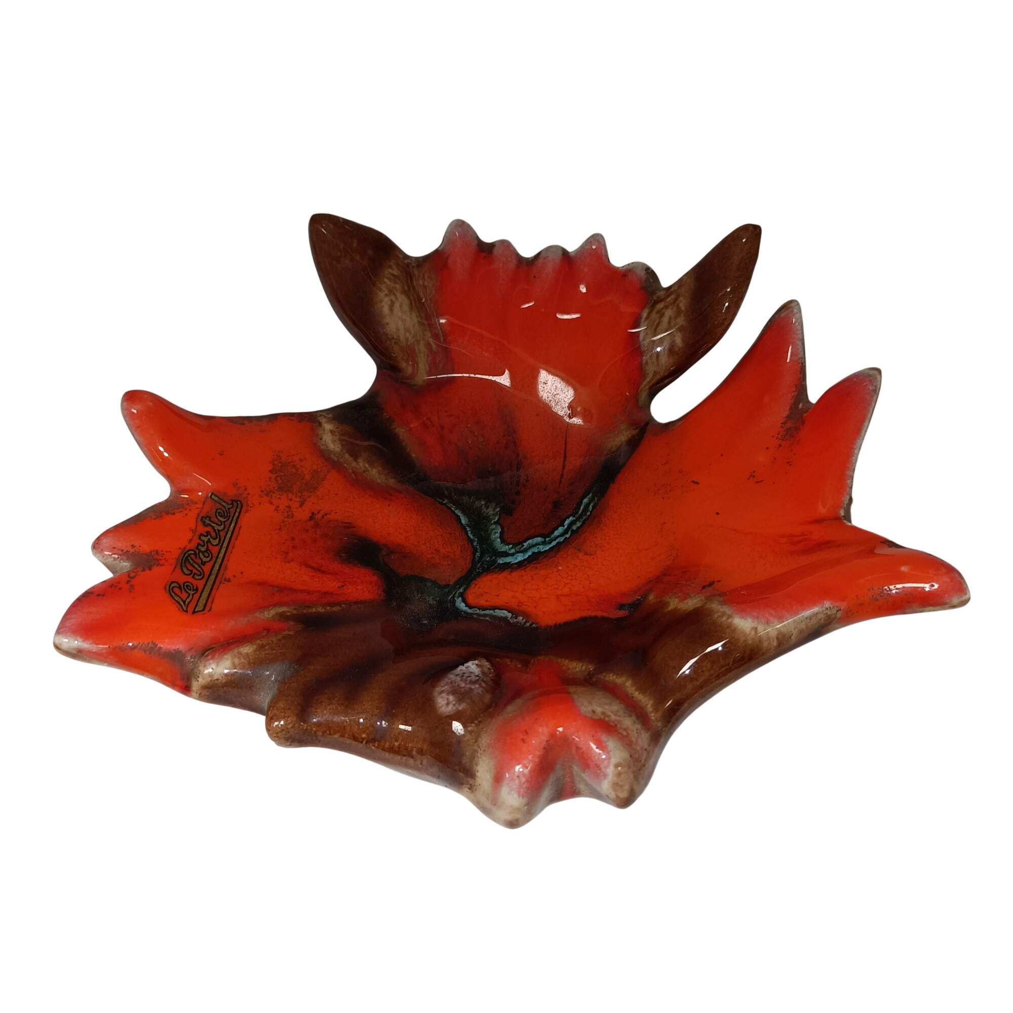 Cendrier vide-poche feuille rouge en céramique émaillée vintage Le Portel Très bon état - 22,00 € Cendrier vide-poche feuille rouge en céramique émaillée vintage Le Portel Très bon état reconditionné disponible sur Label Emmaüs