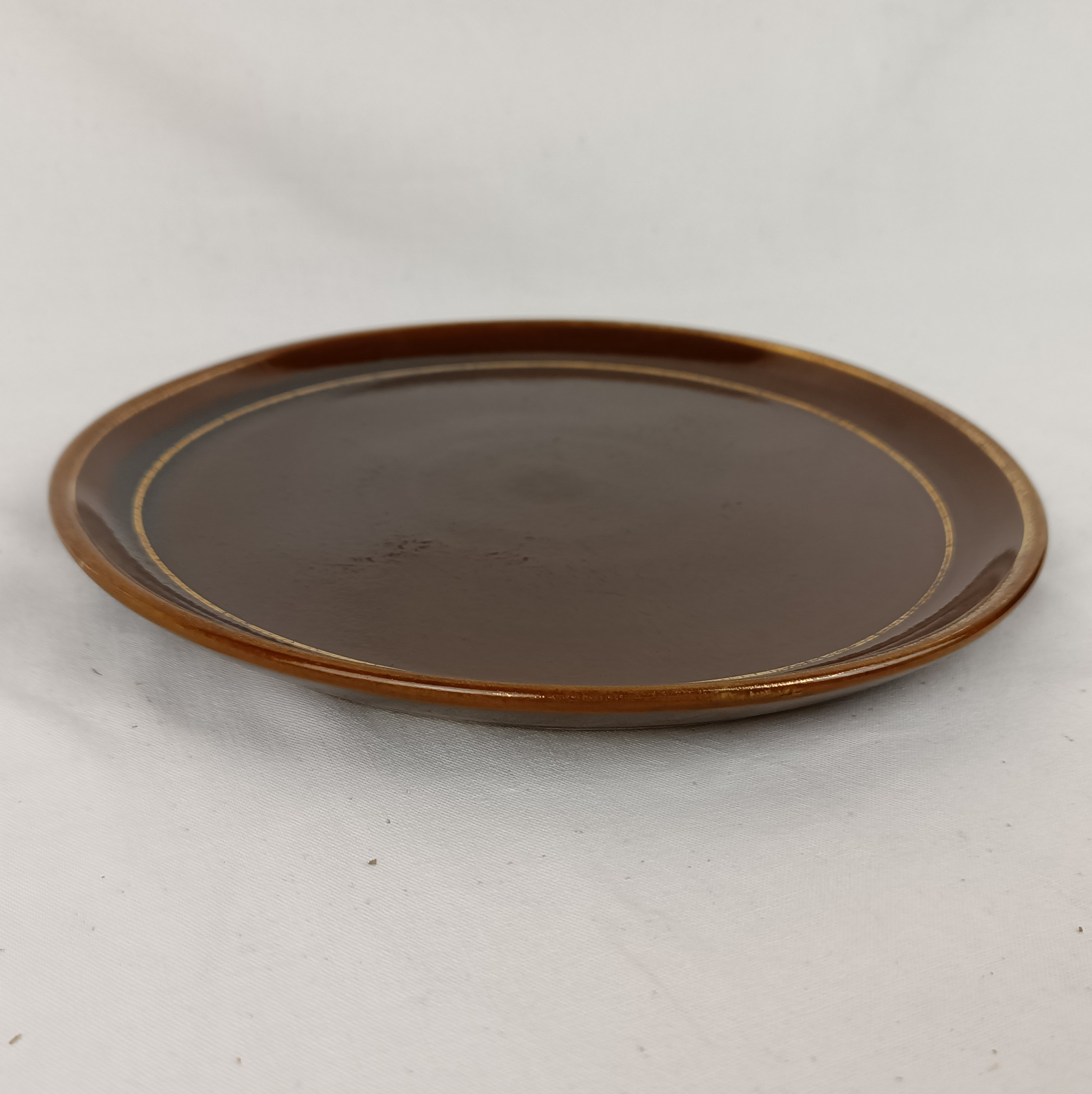 Voir photo 2 de Centre de table / Grande assiette plate - Terre d'acier, céramique de Saint-Uze Centre de table / Grande assiette plate - Terre d'acier, céramique de Saint-Uze Bon état reconditionné photo 2