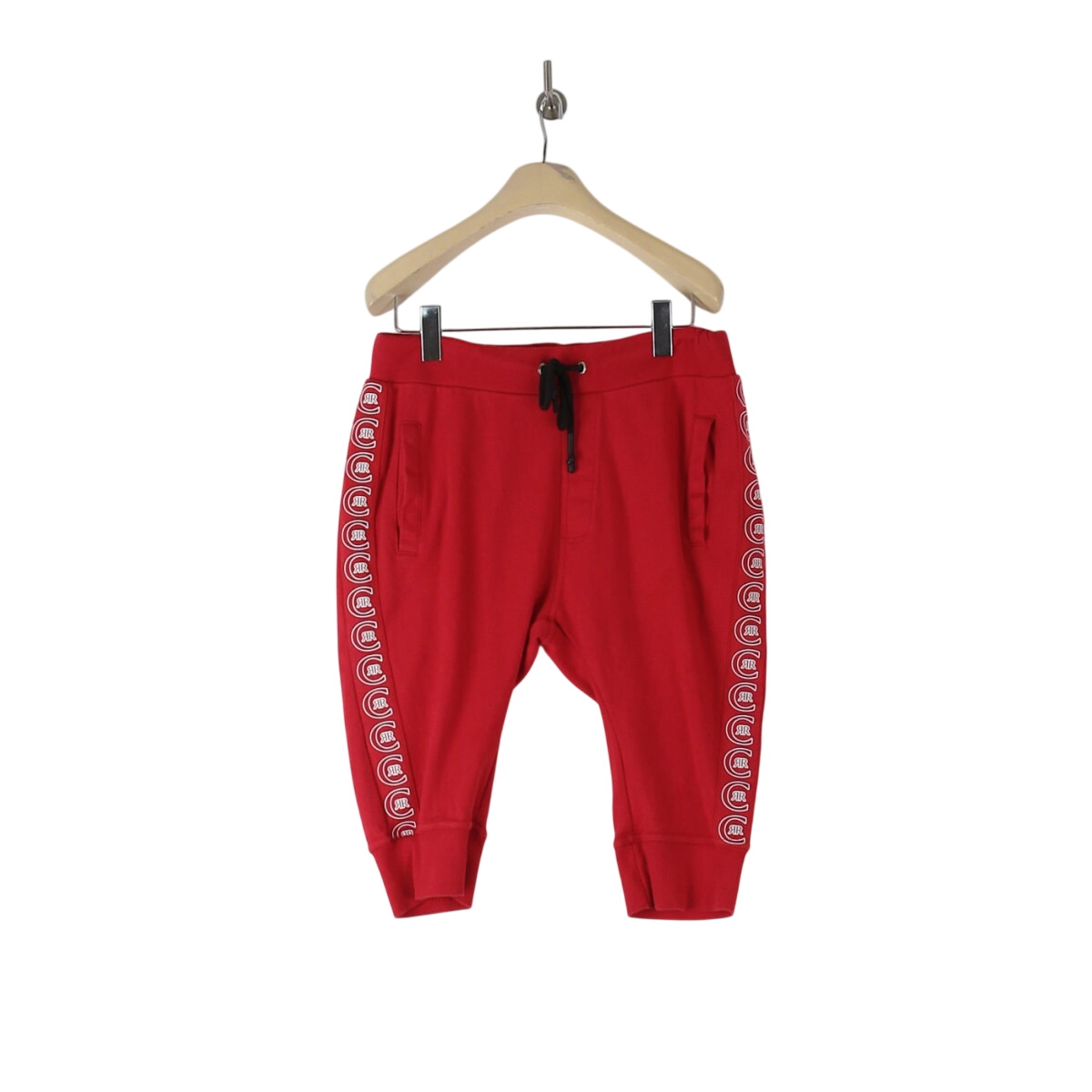 Cerruti - short en coton - taille L Bon état - 25,00 € Cerruti - short en coton - taille L Bon état reconditionné disponible sur Label Emmaüs